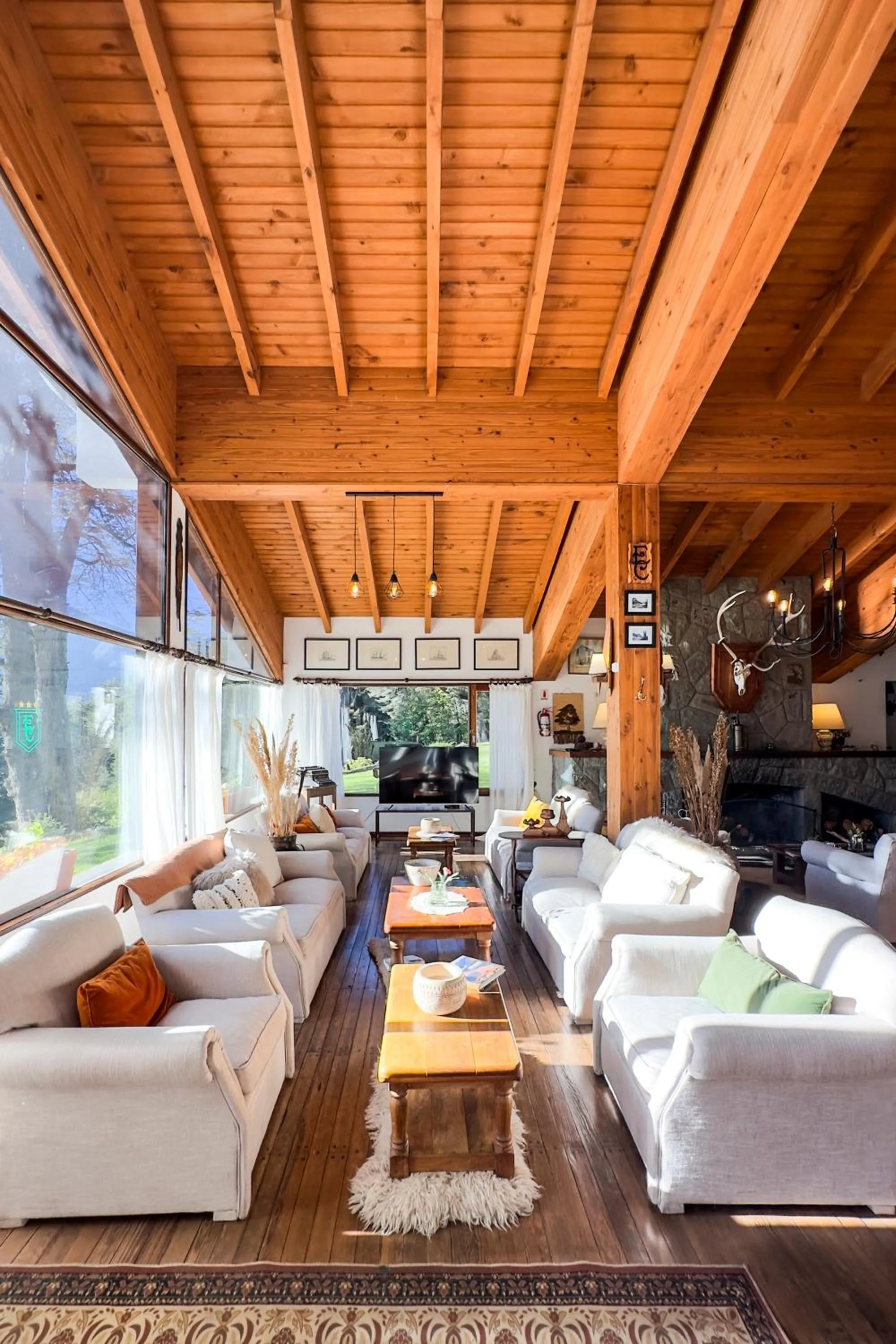 Communal lounge/ TV room in Hosteria El Condado