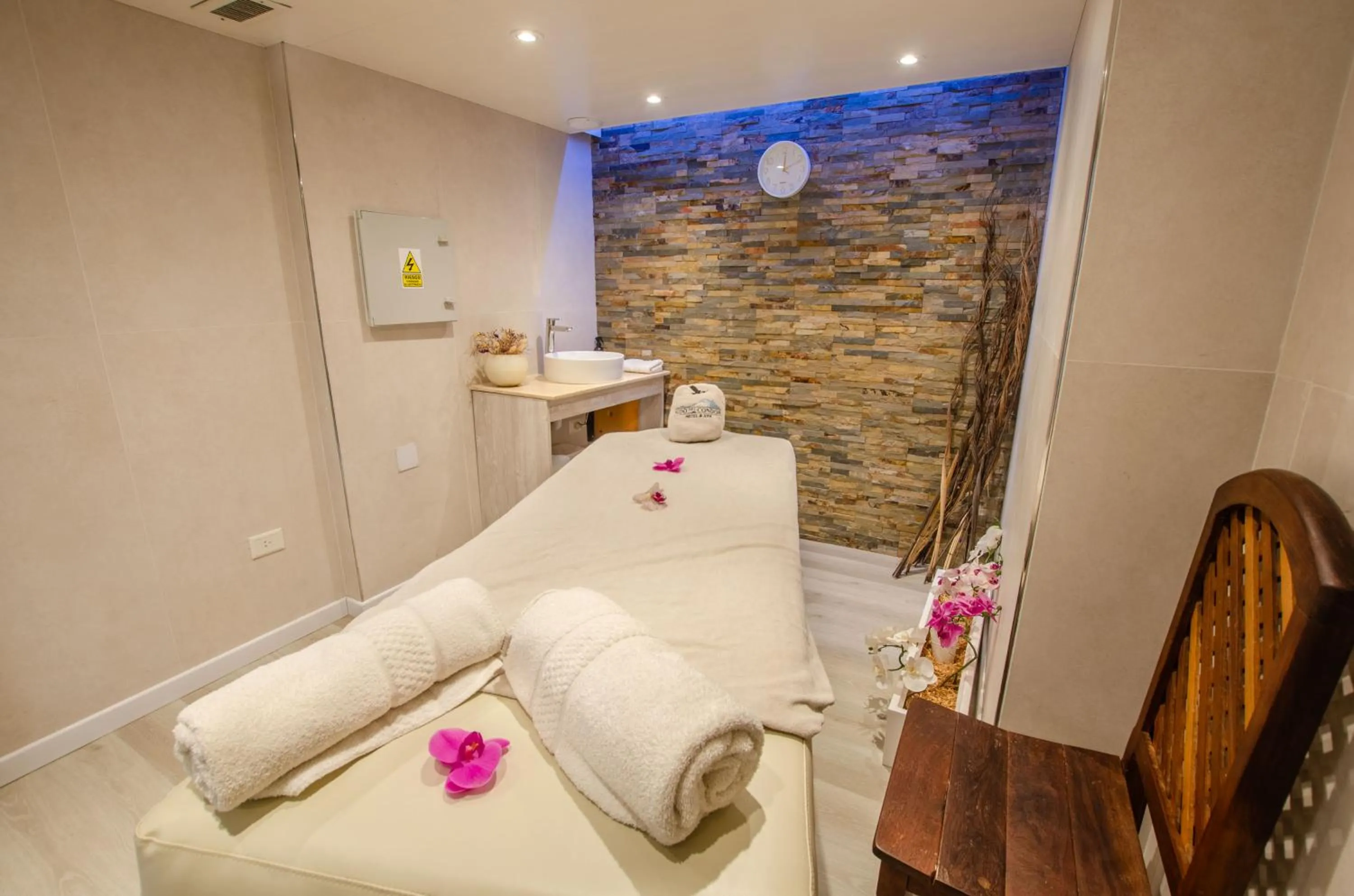 Bed in Nido del Cóndor Hotel & Spa