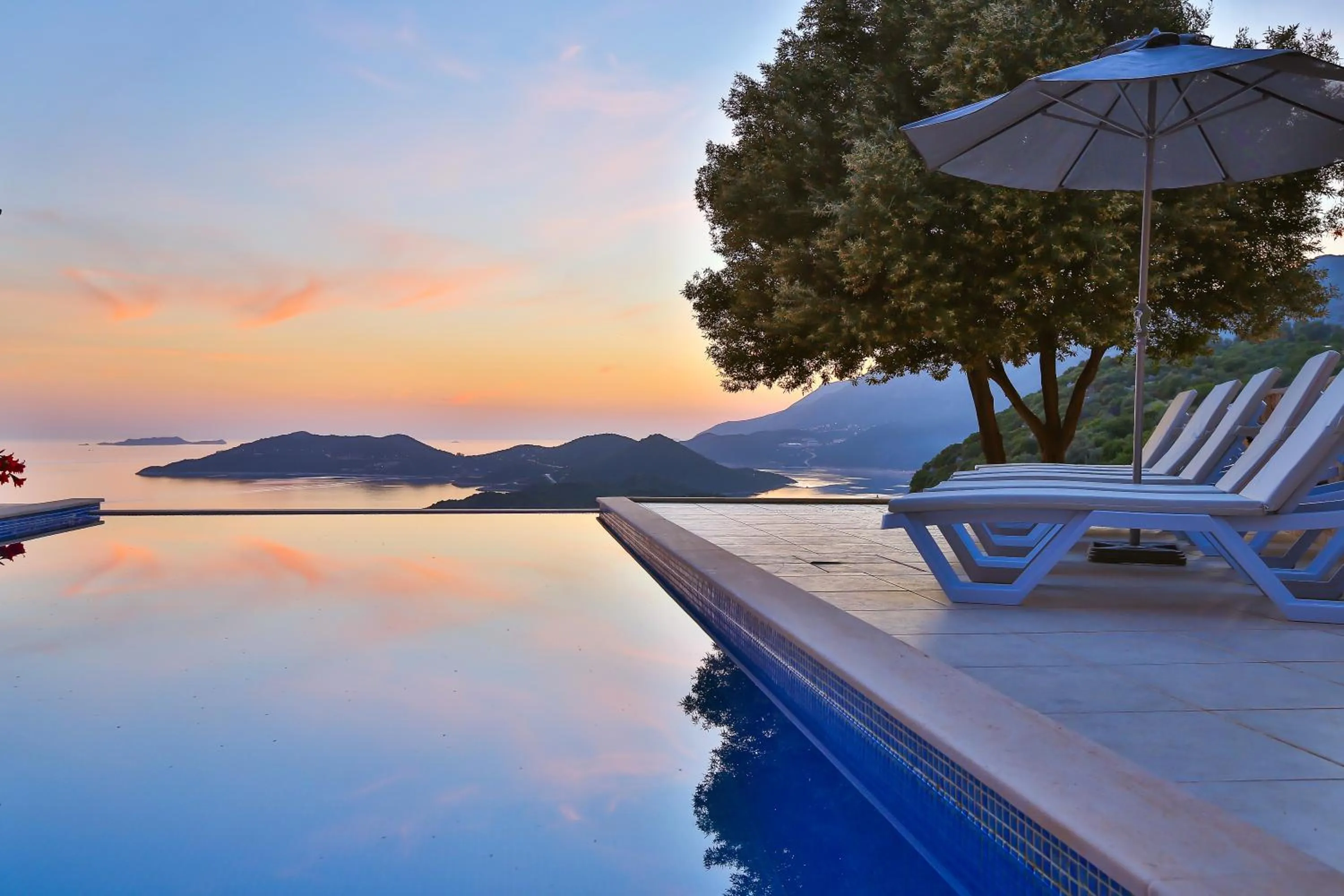 Pool view in Sunset Butik Aparts