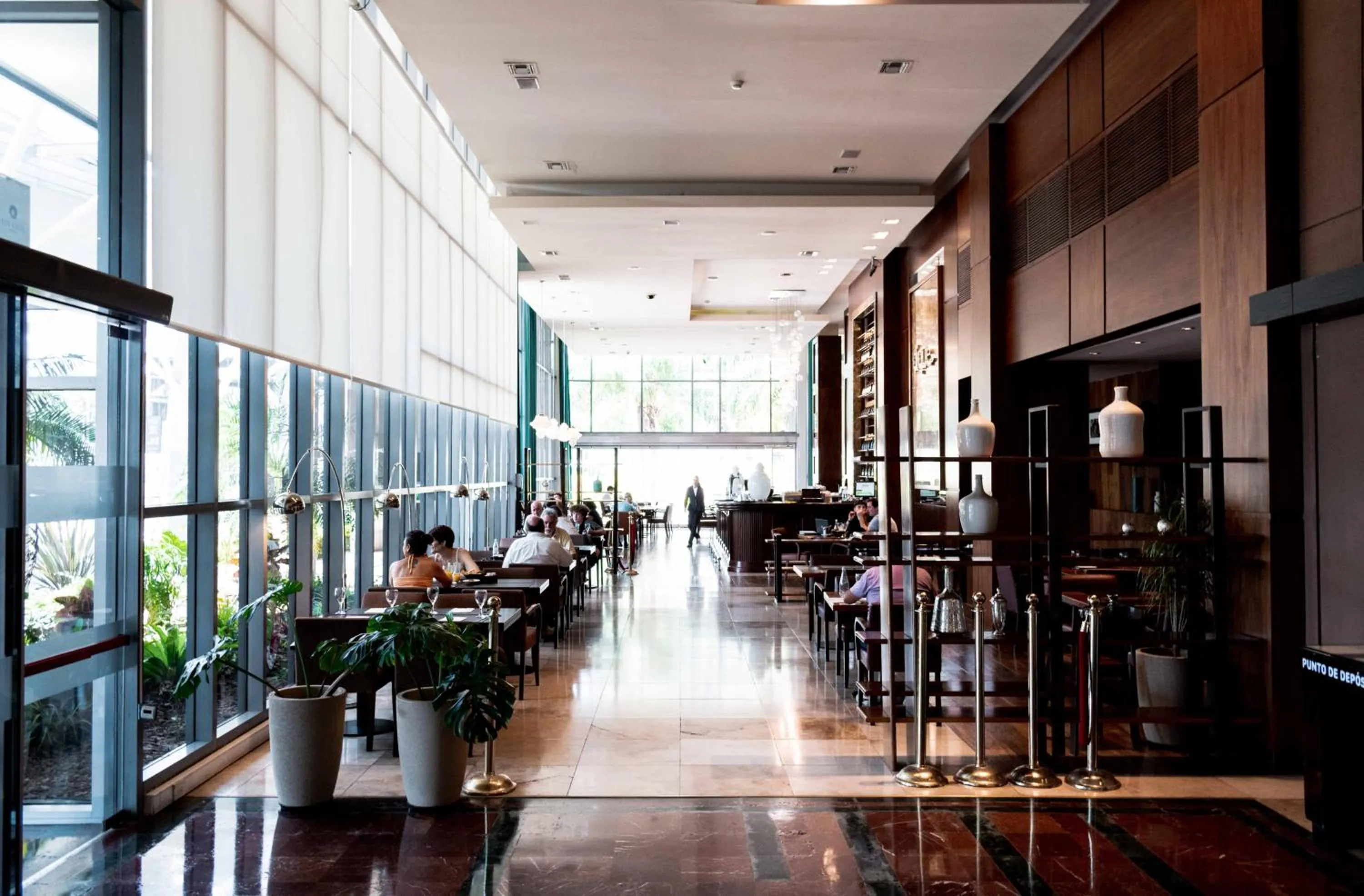 Restaurant/places to eat in Los Silos Hotel