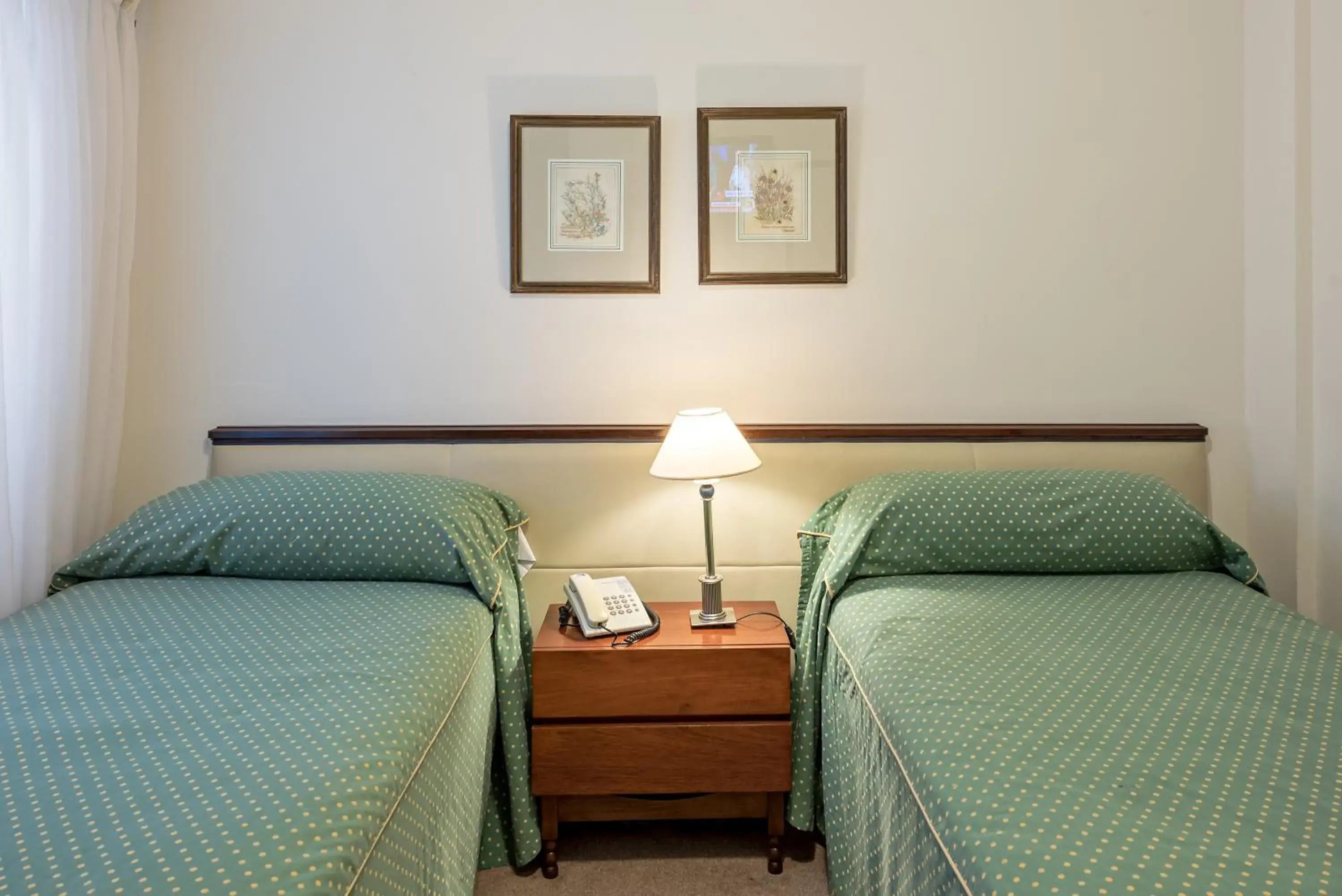 Standard Twin Room in Hotel Presidente Standard Twin Room in Hotel Presidente