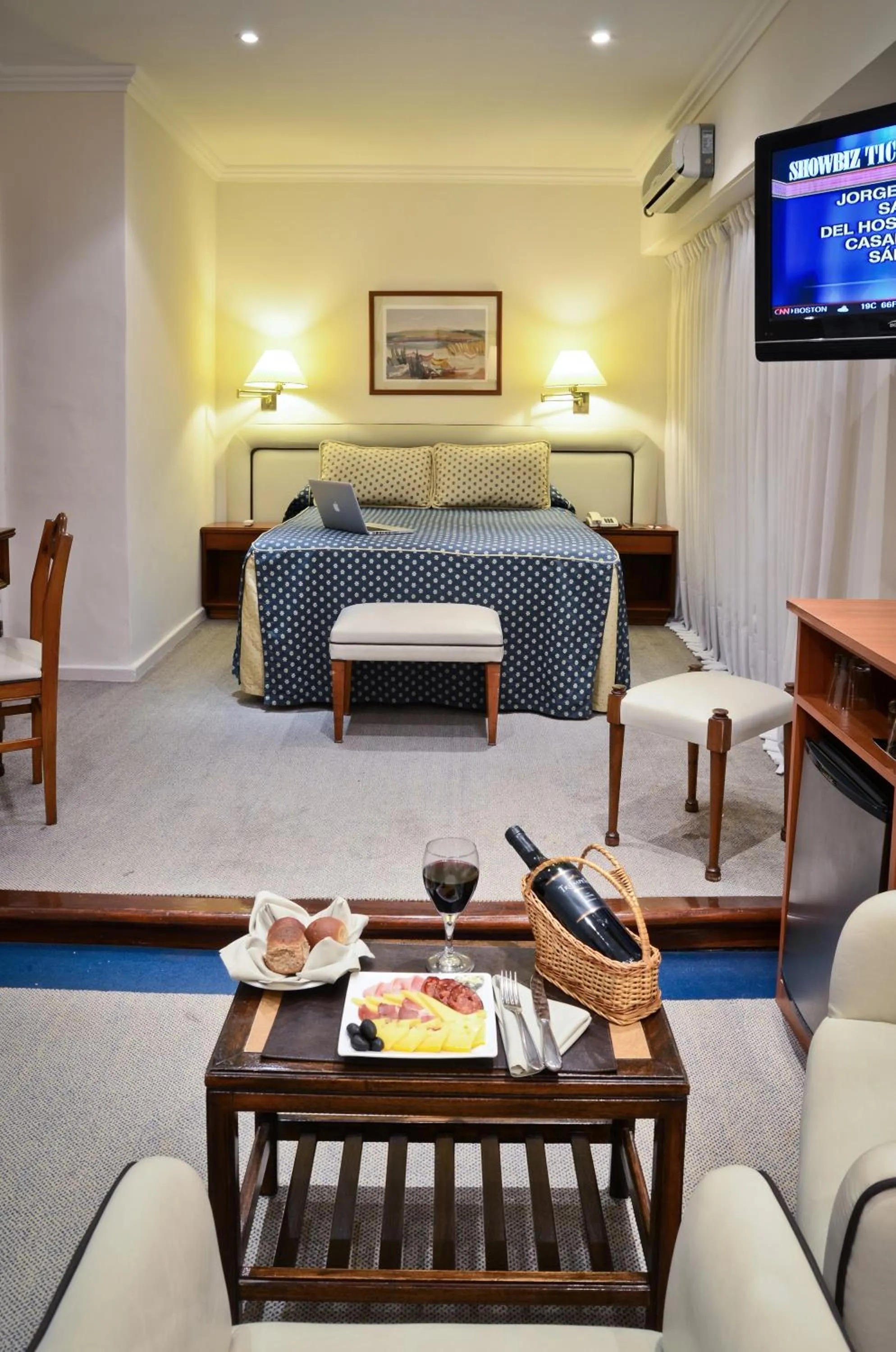 Seating area in Hotel Iruña