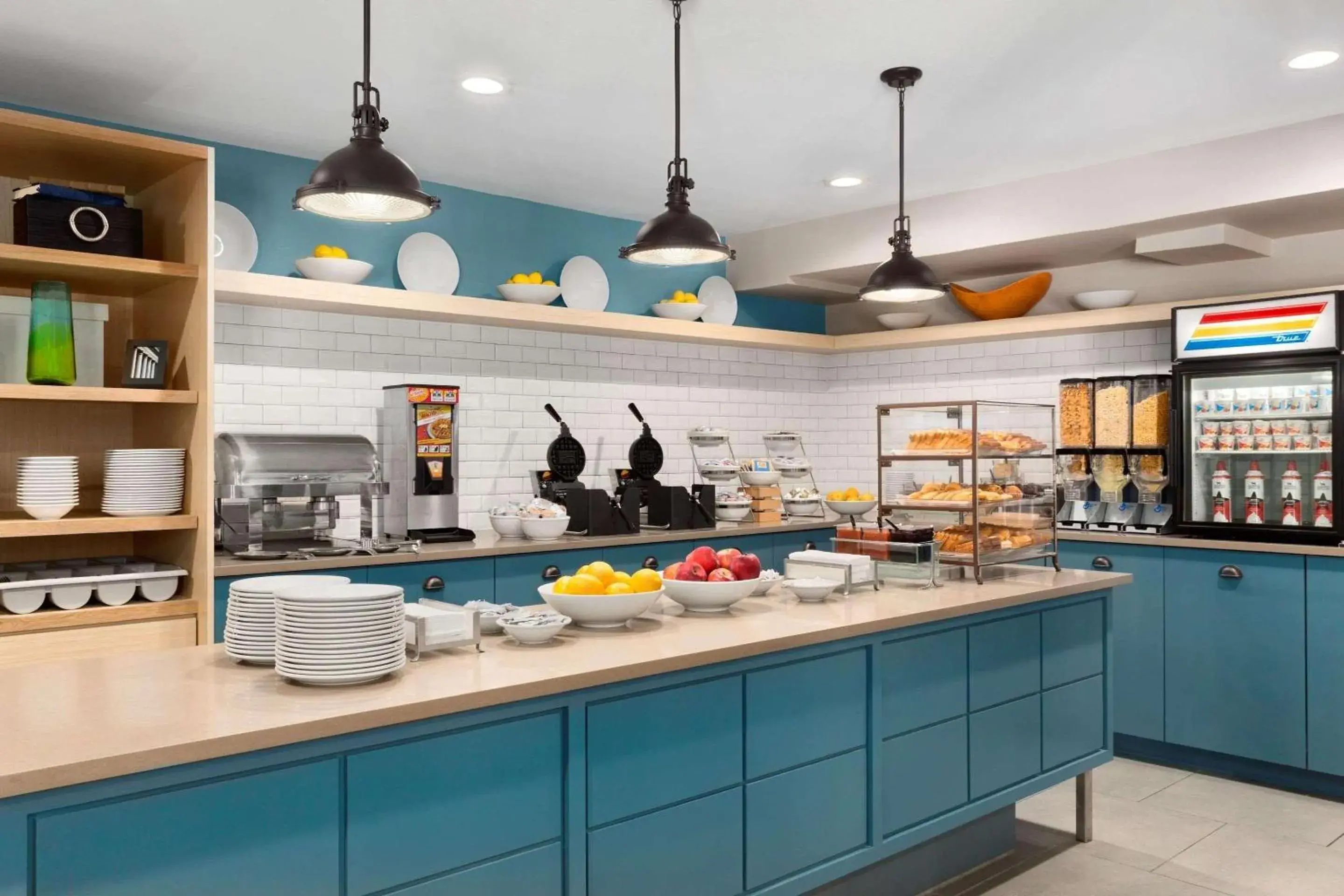 Breakfast in Country Inn & Suites by Radisson, San Antonio Medical Center, TX Breakfast in Country Inn & Suites by Radisson, San Antonio Medical Center, TX