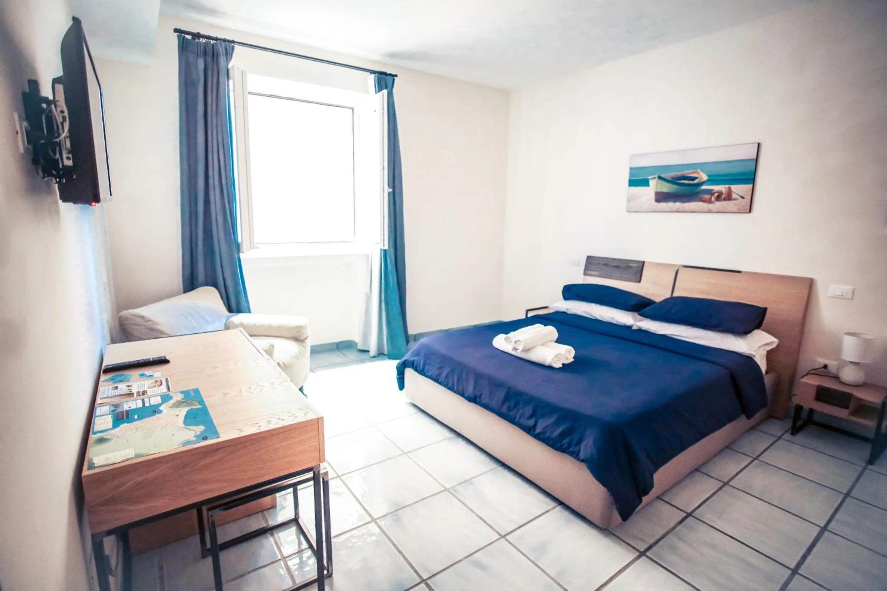 Photo of the whole room, Bed in Il Viaggiatore Gaeta Medievale B&B