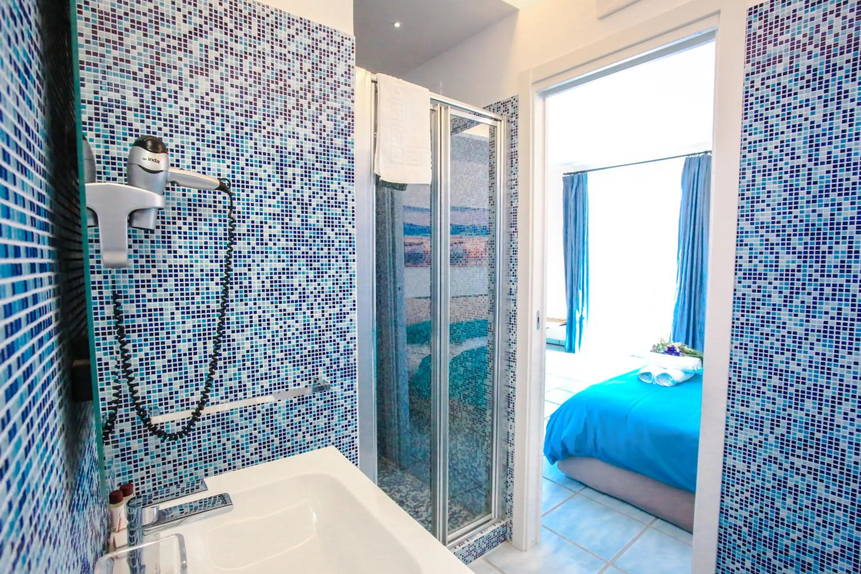 Bathroom, Bed in Il Viaggiatore Gaeta Medievale B&B