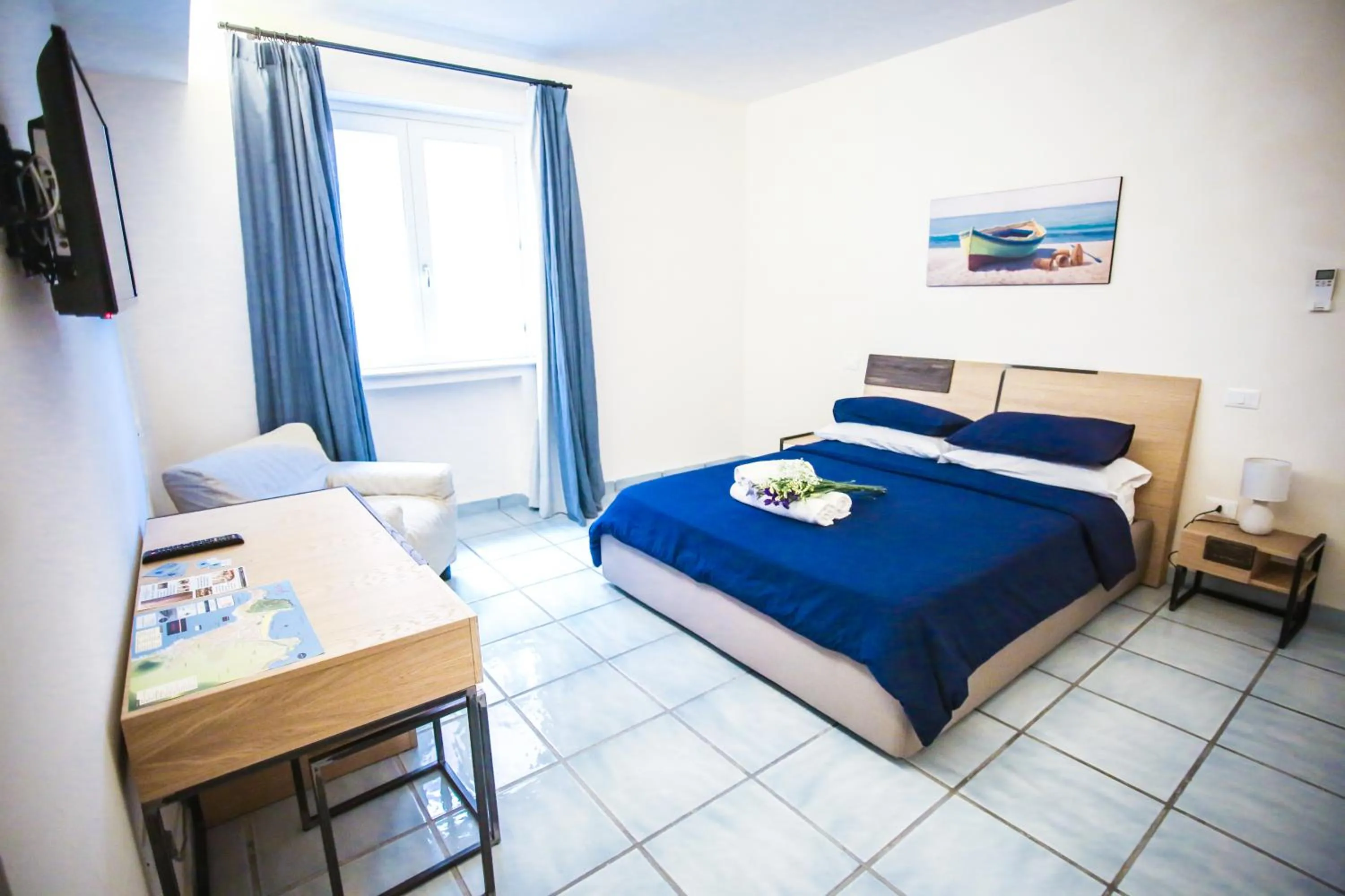 Photo of the whole room, Bed in Il Viaggiatore Gaeta Medievale B&B