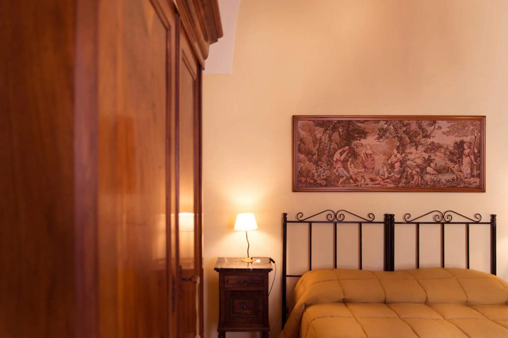 Photo of the whole room, Bed in La Casa di Ele