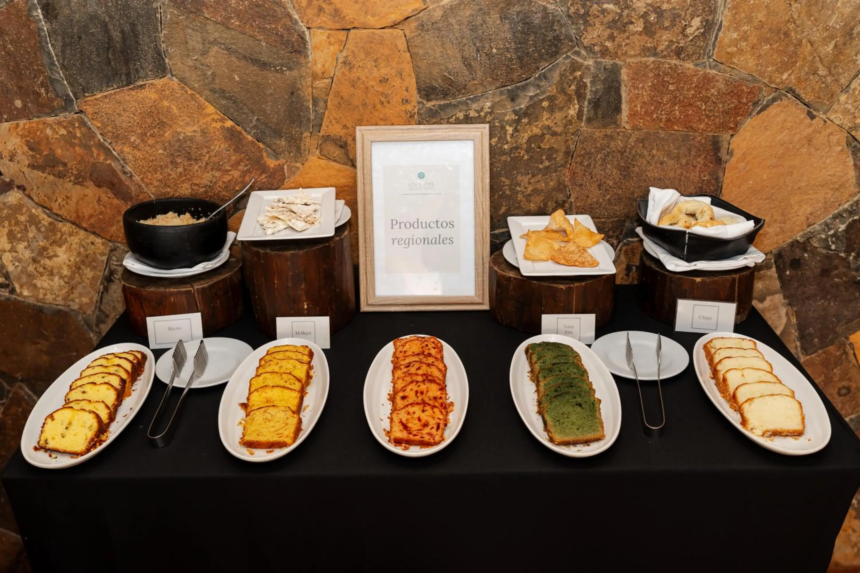 Buffet breakfast in Loi Suites Iguazu Hotel