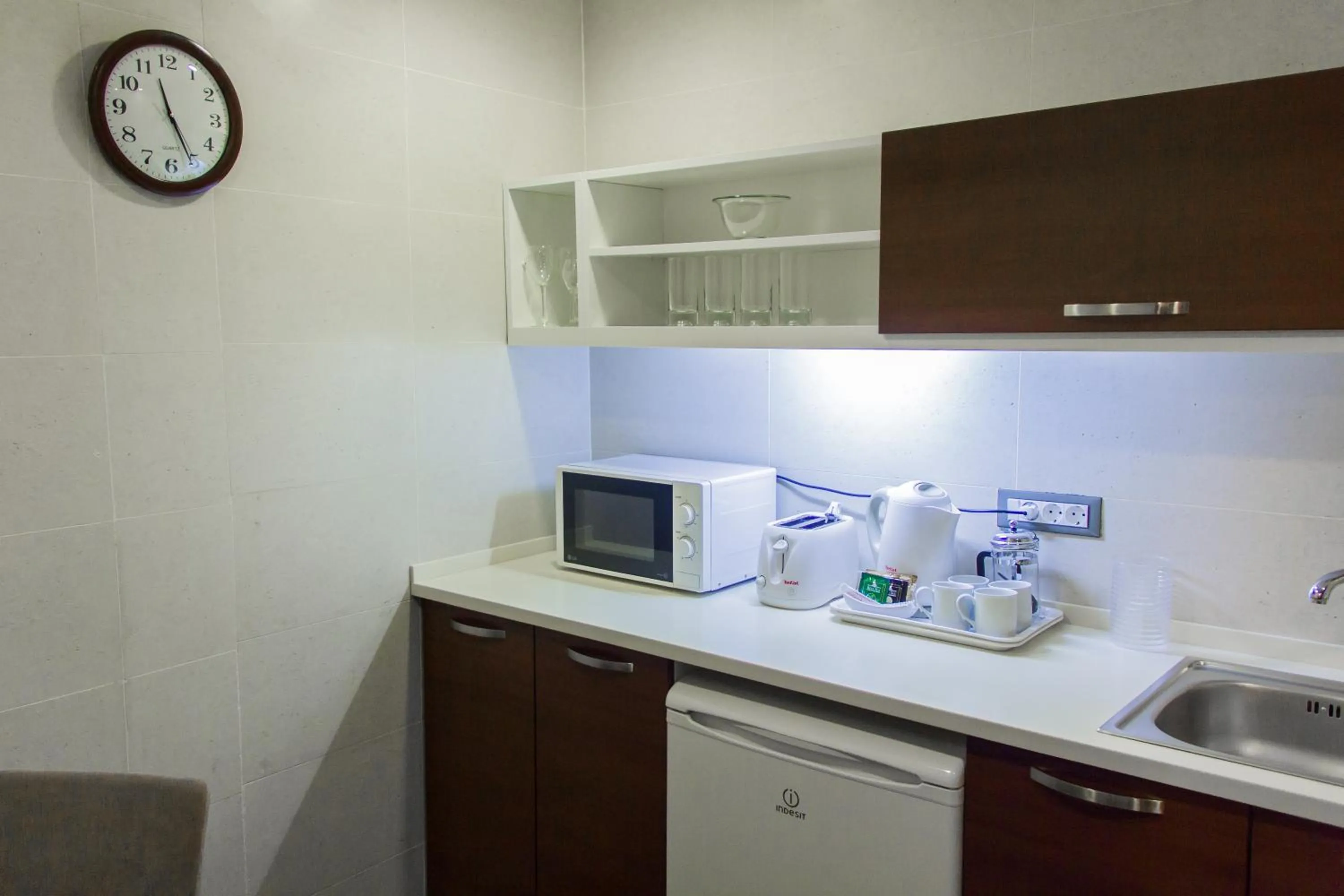 kitchen in Parkside Hotel & Apartments