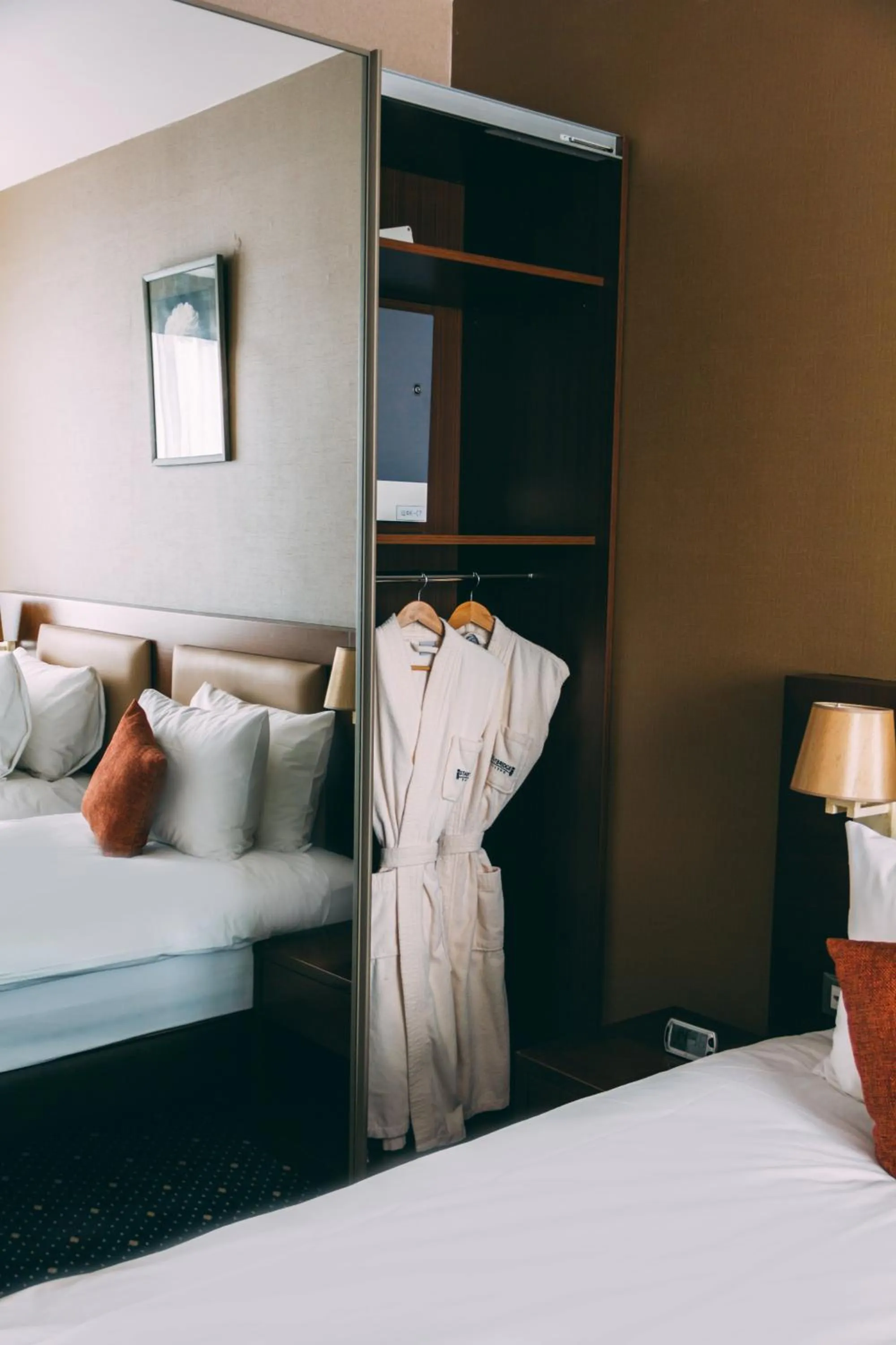 Bed in Parkside Hotel & Apartments