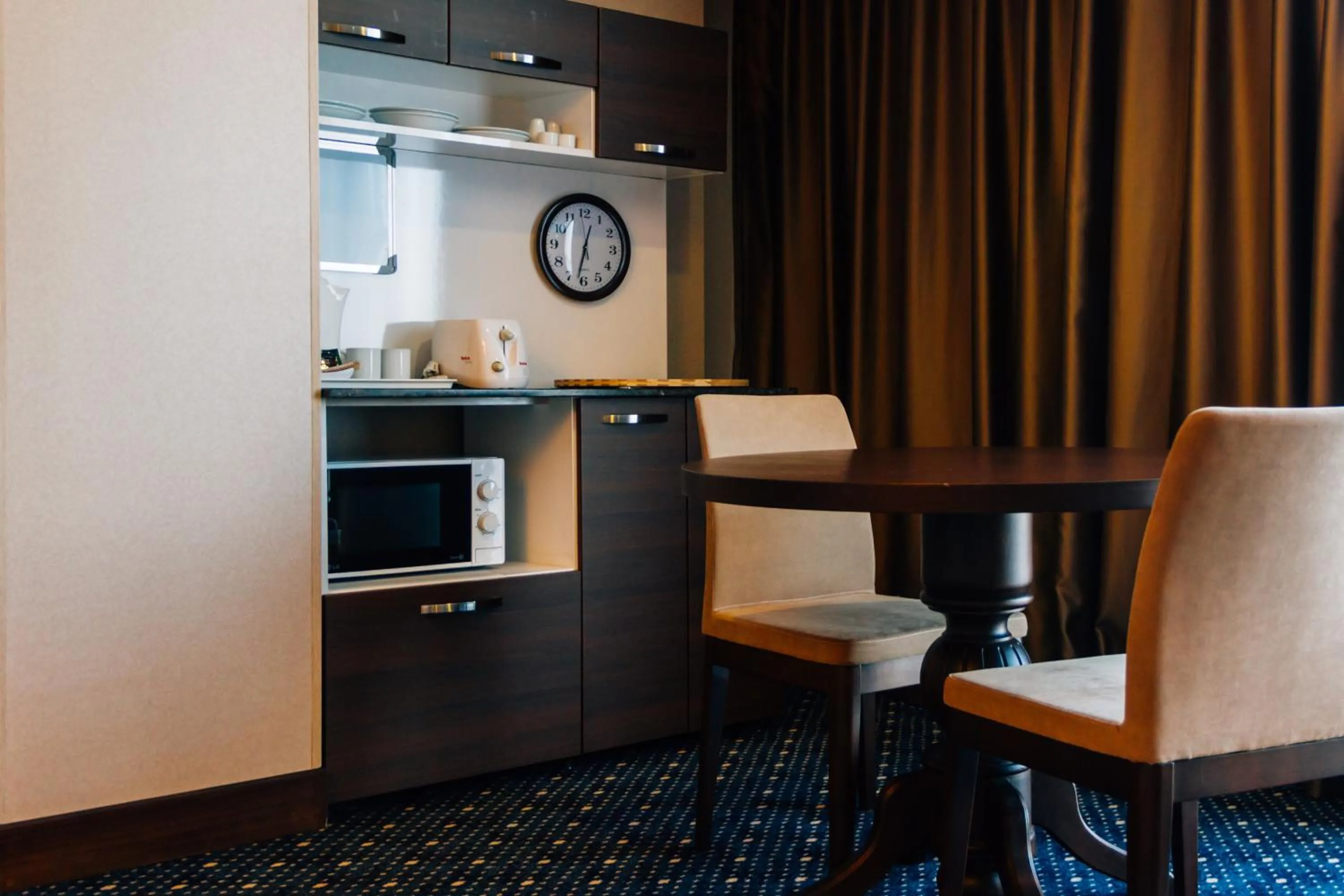 kitchen in Parkside Hotel & Apartments