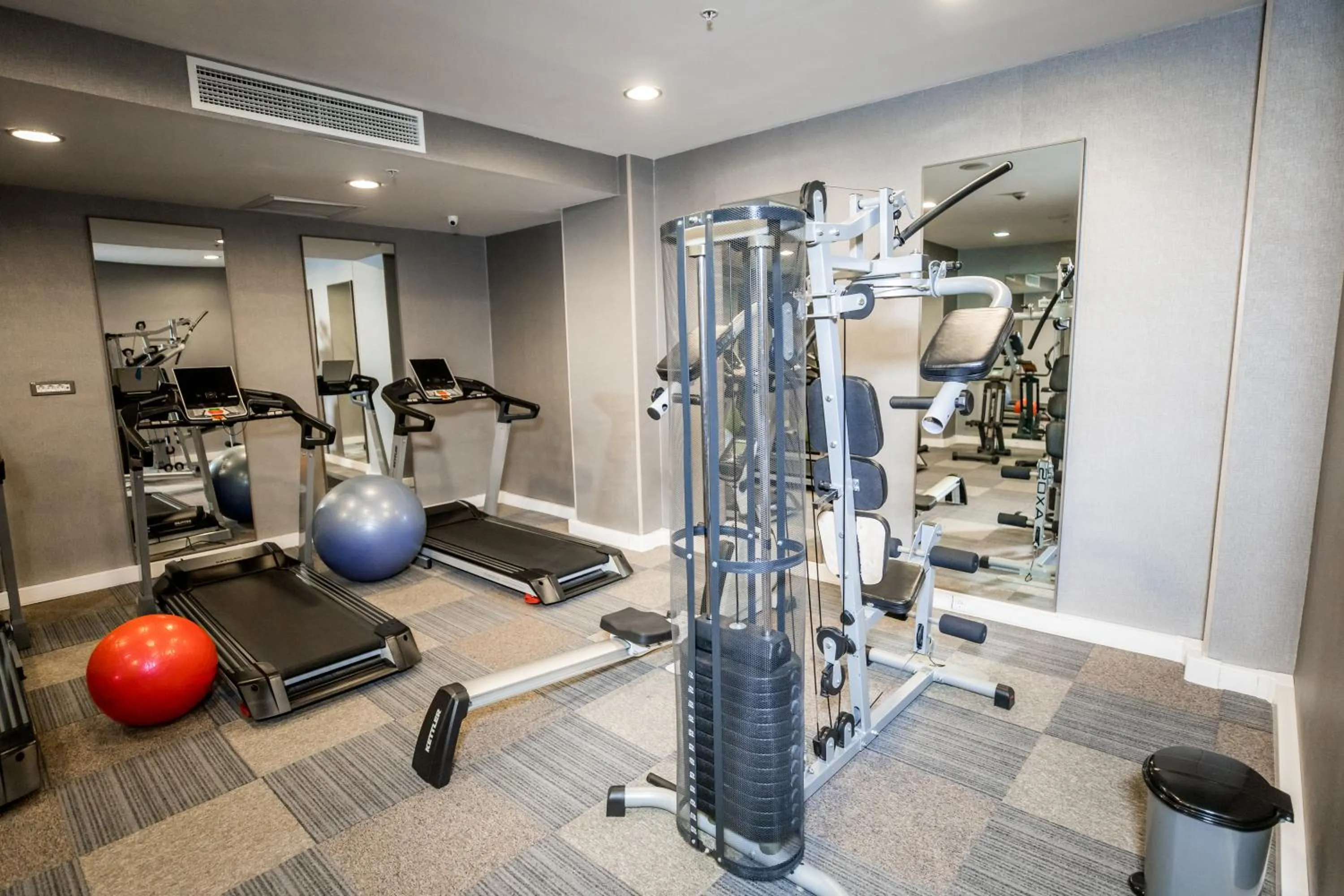 Fitness centre/facilities in Parkside Hotel & Apartments