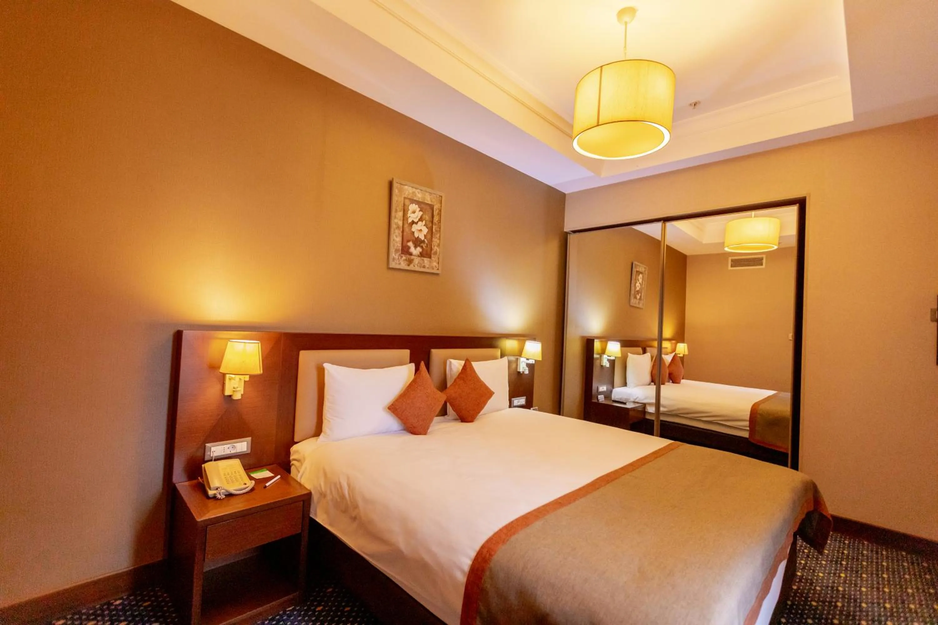 Bedroom, Bed in Parkside Hotel & Apartments