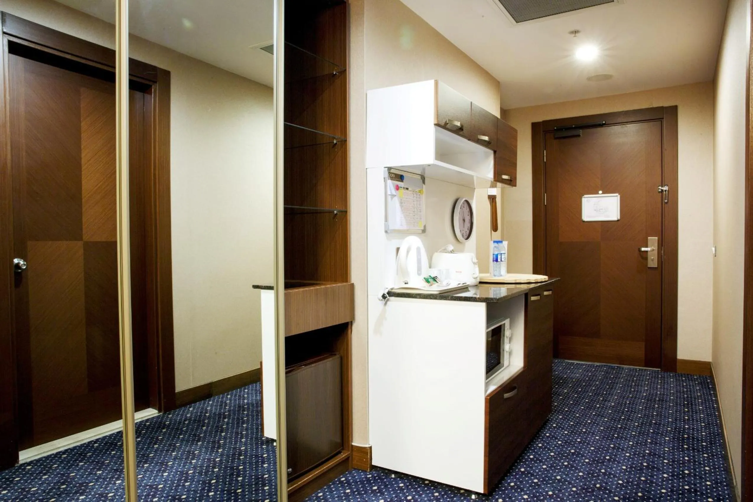 kitchen in Parkside Hotel & Apartments