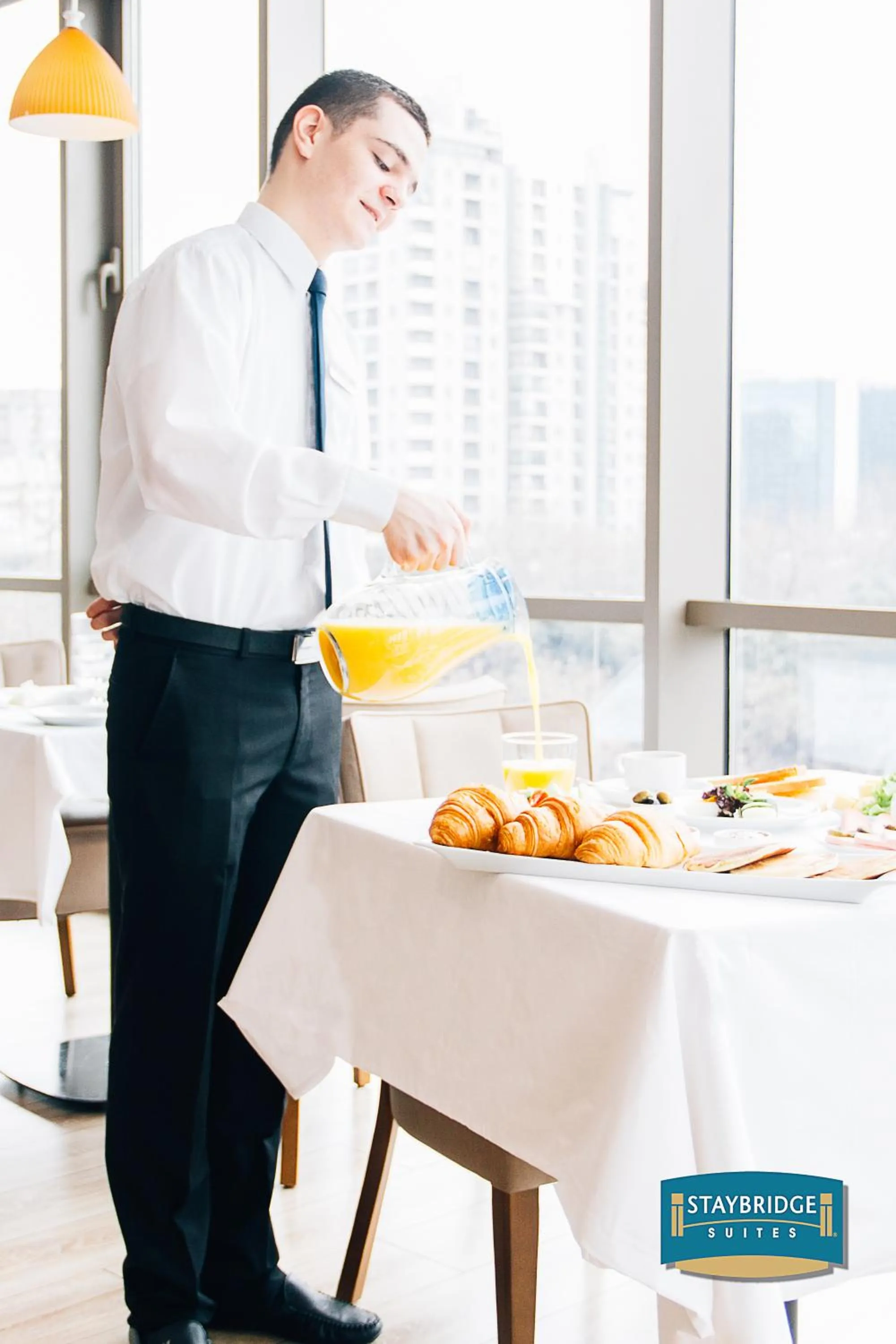 Restaurant/places to eat in Parkside Hotel & Apartments