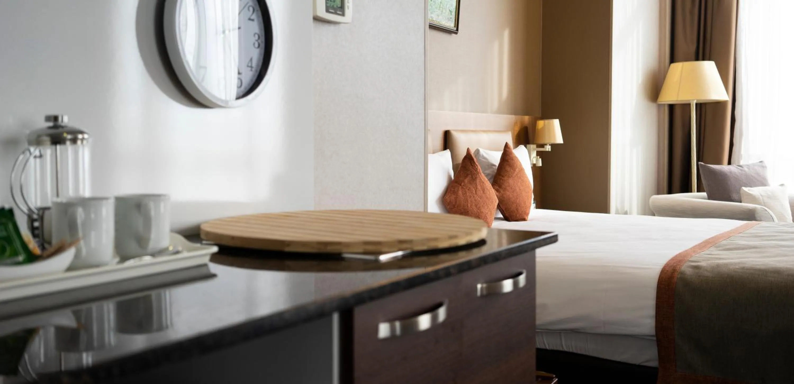 kitchen, Bed in Parkside Hotel & Apartments