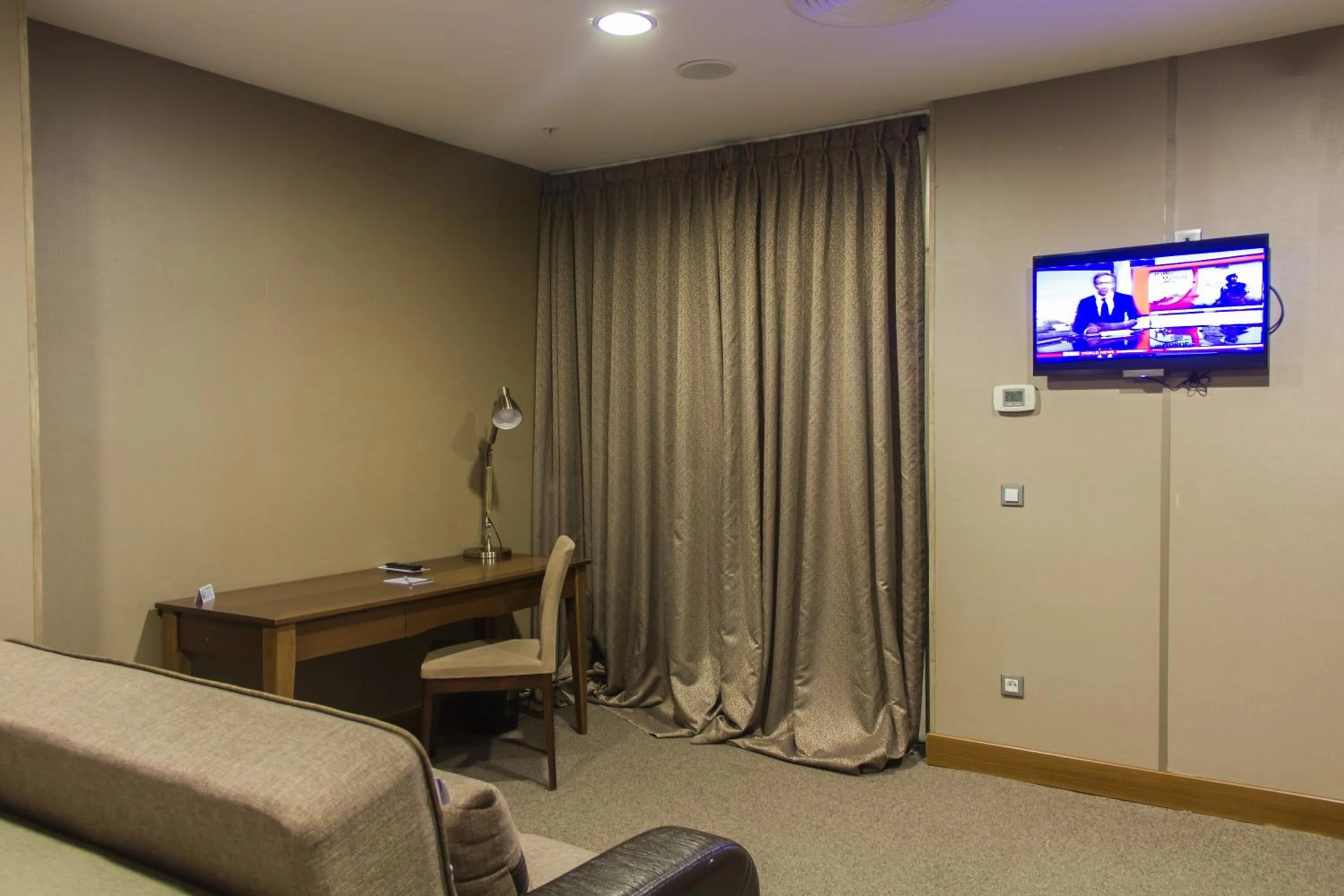 Bed in Parkside Hotel & Apartments