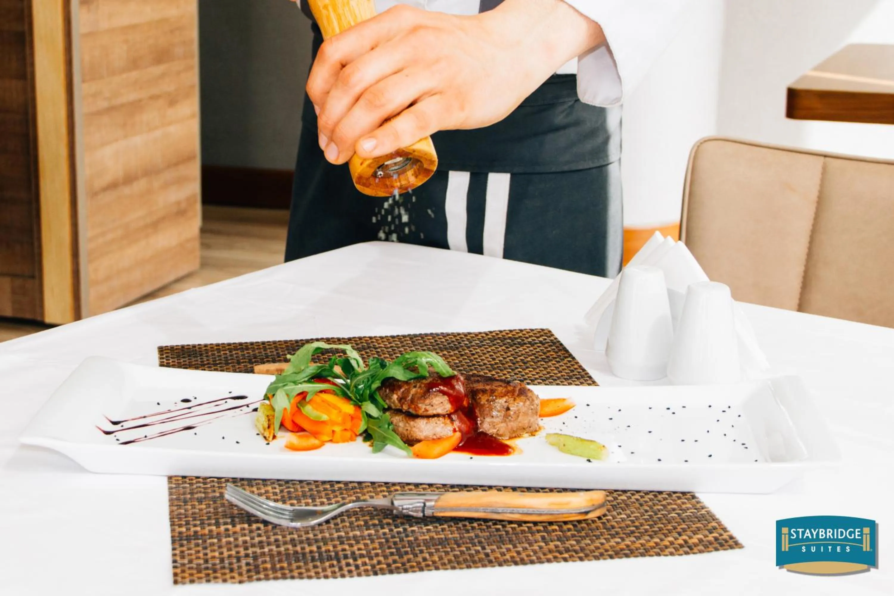 Food and drinks in Parkside Hotel & Apartments