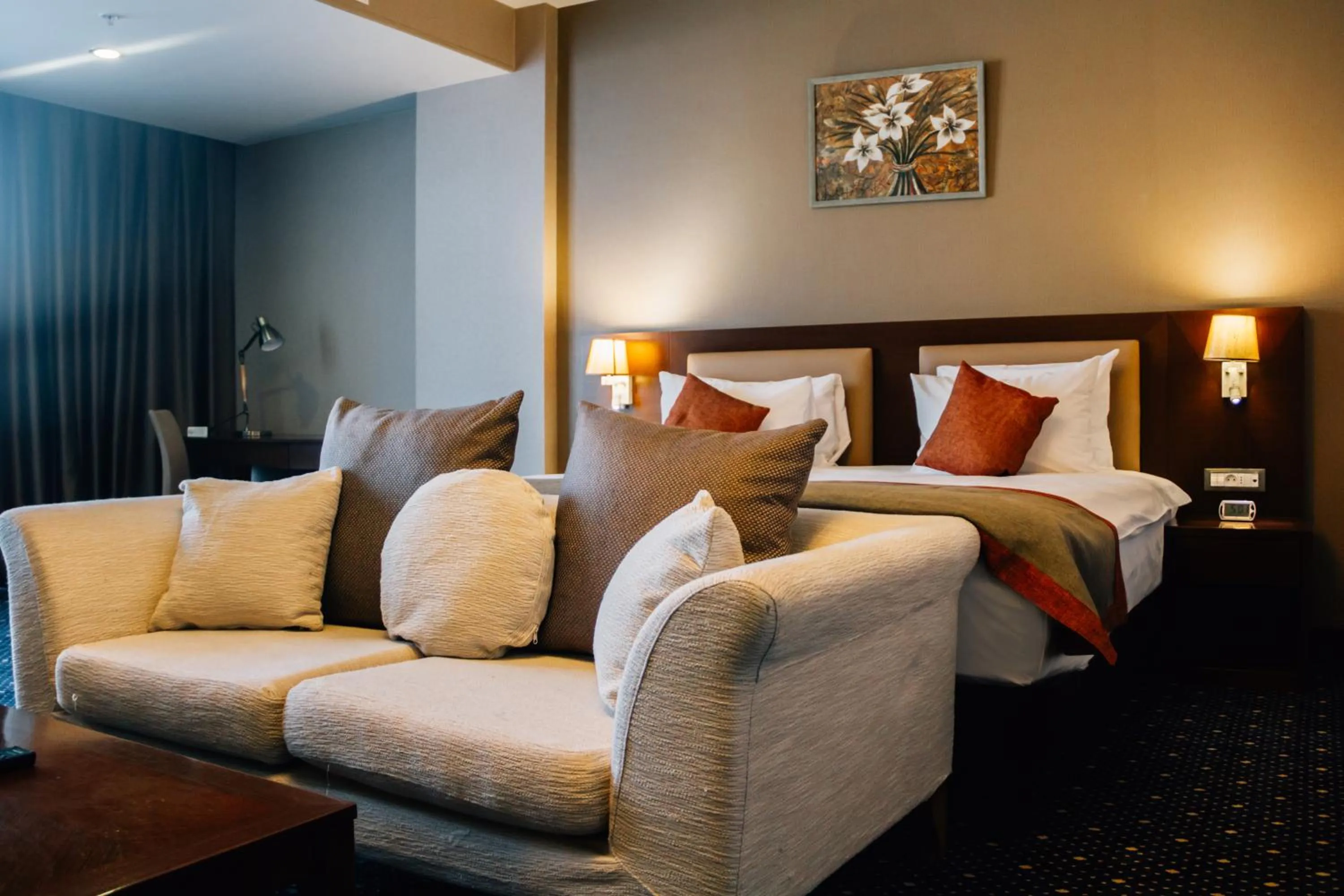 Bed in Parkside Hotel & Apartments