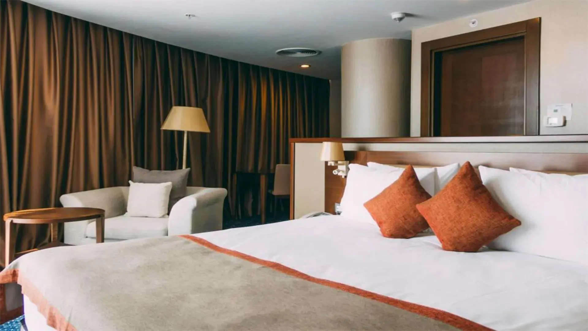 Standard King Room in Parkside Hotel & Apartments Standard King Room in Parkside Hotel & Apartments