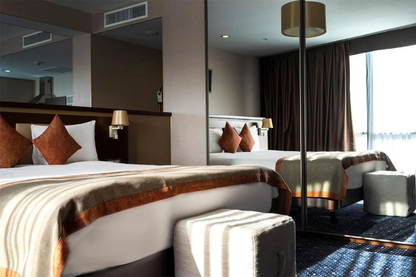 Bed in Parkside Hotel & Apartments