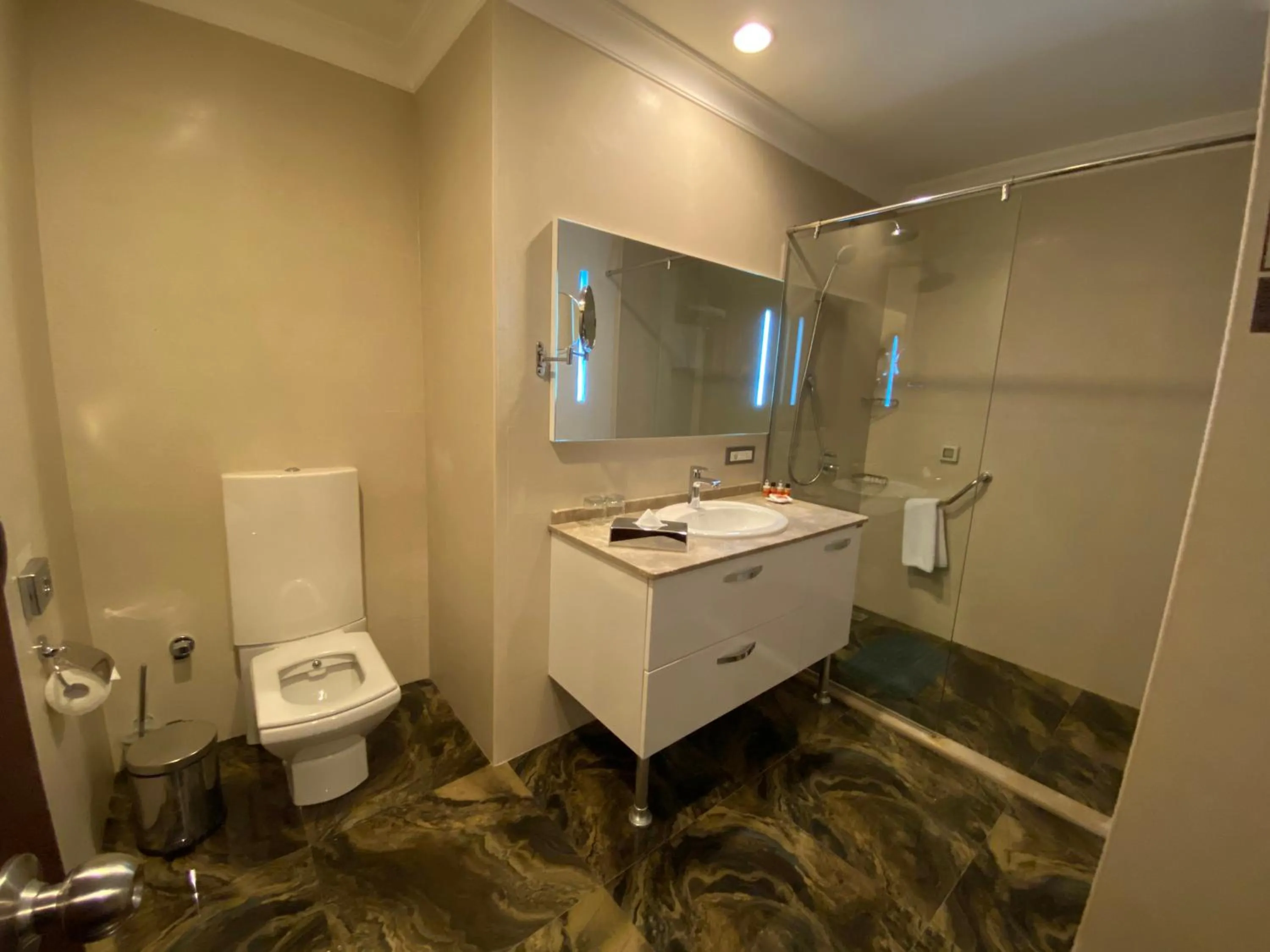 Bathroom in Parkside Hotel & Apartments