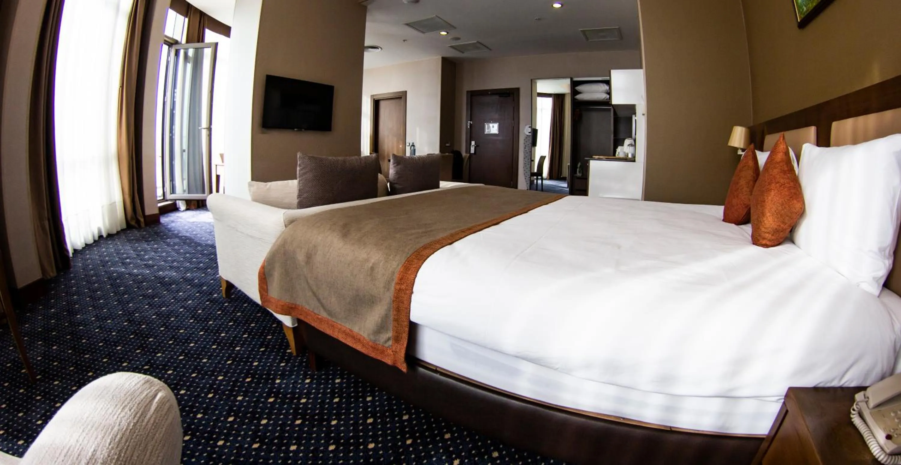 Bedroom, Bed in Parkside Hotel & Apartments