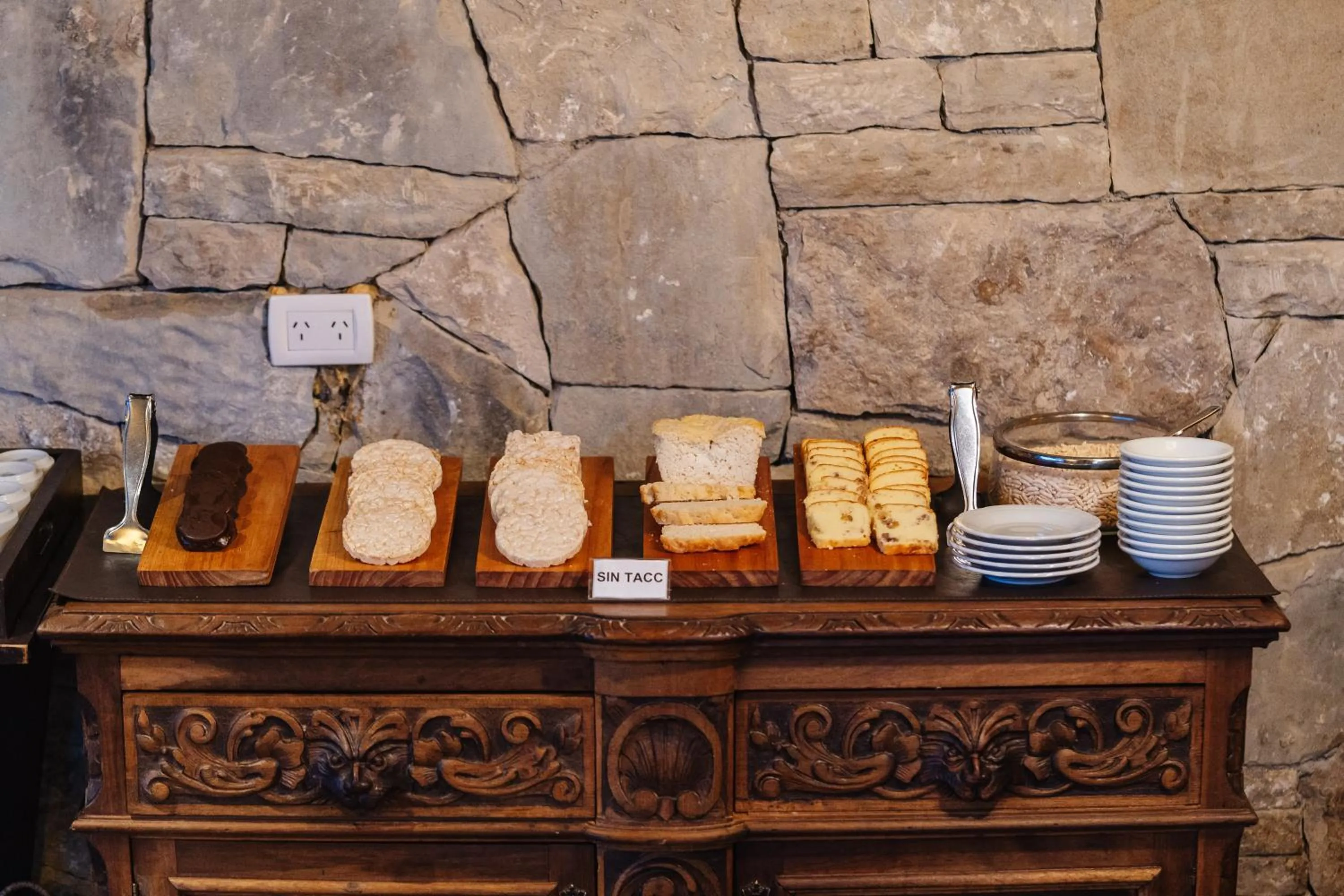 Buffet breakfast in Loi Suites Chapelco Hotel