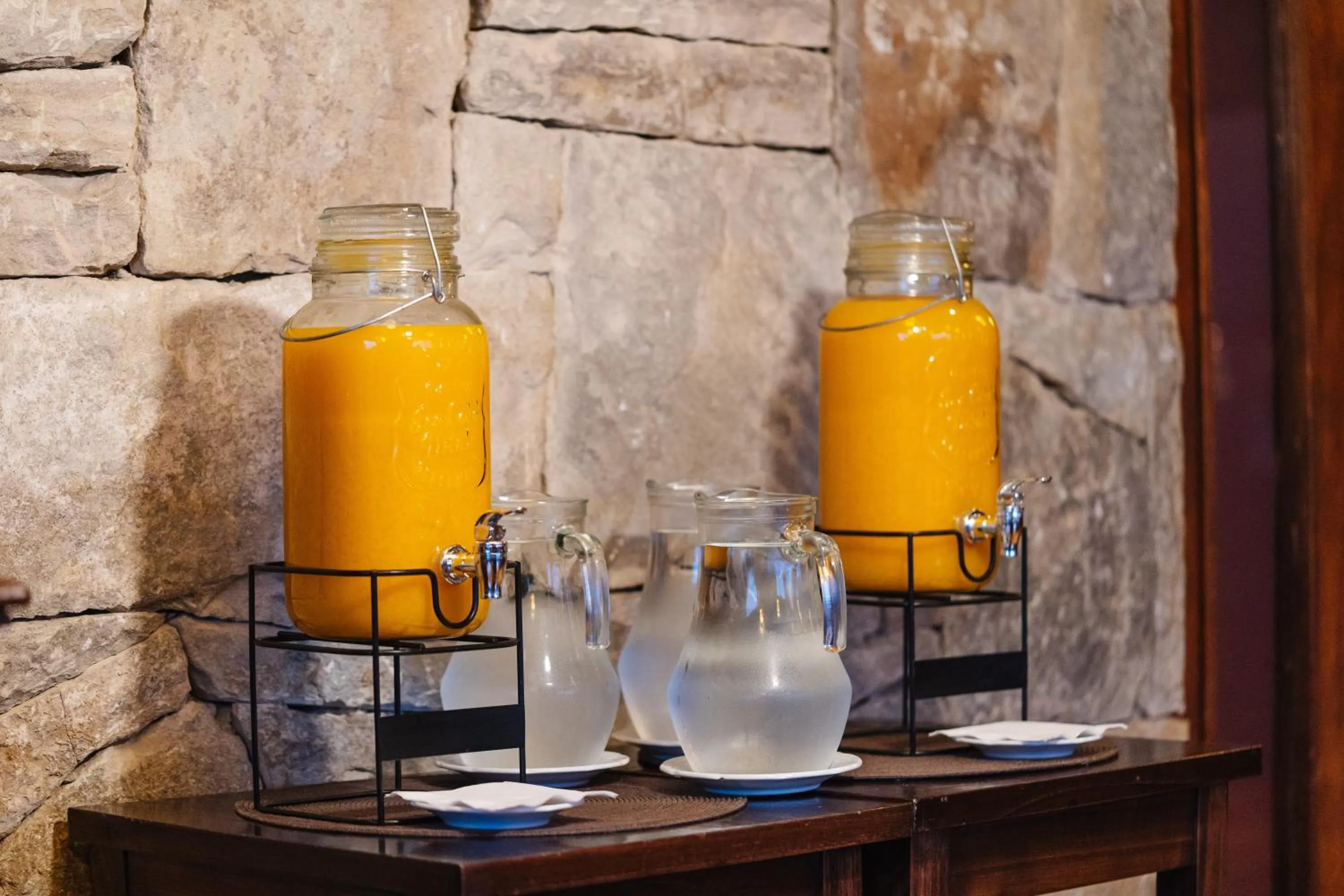 Buffet breakfast in Loi Suites Chapelco Hotel