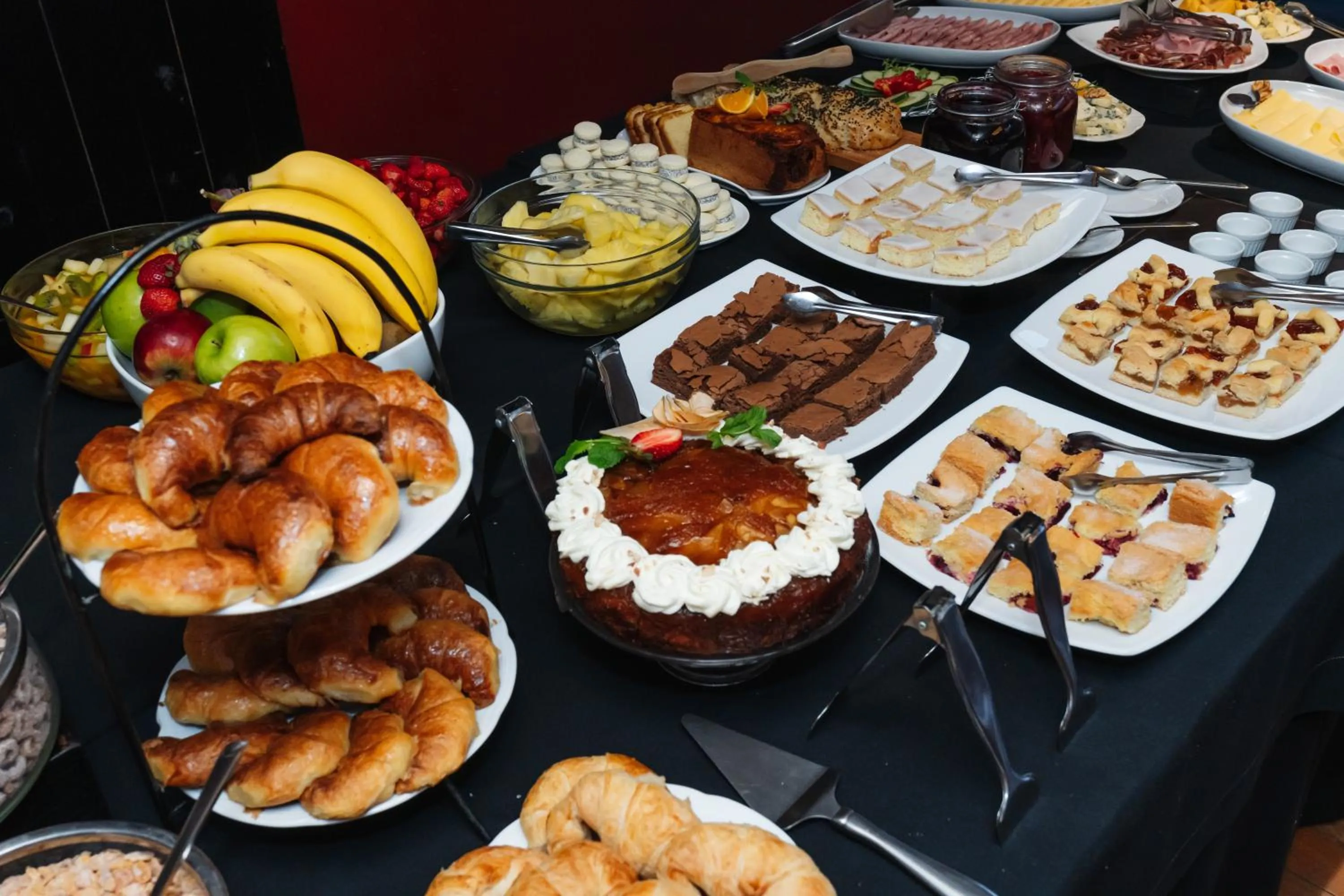 Buffet breakfast in Loi Suites Chapelco Hotel