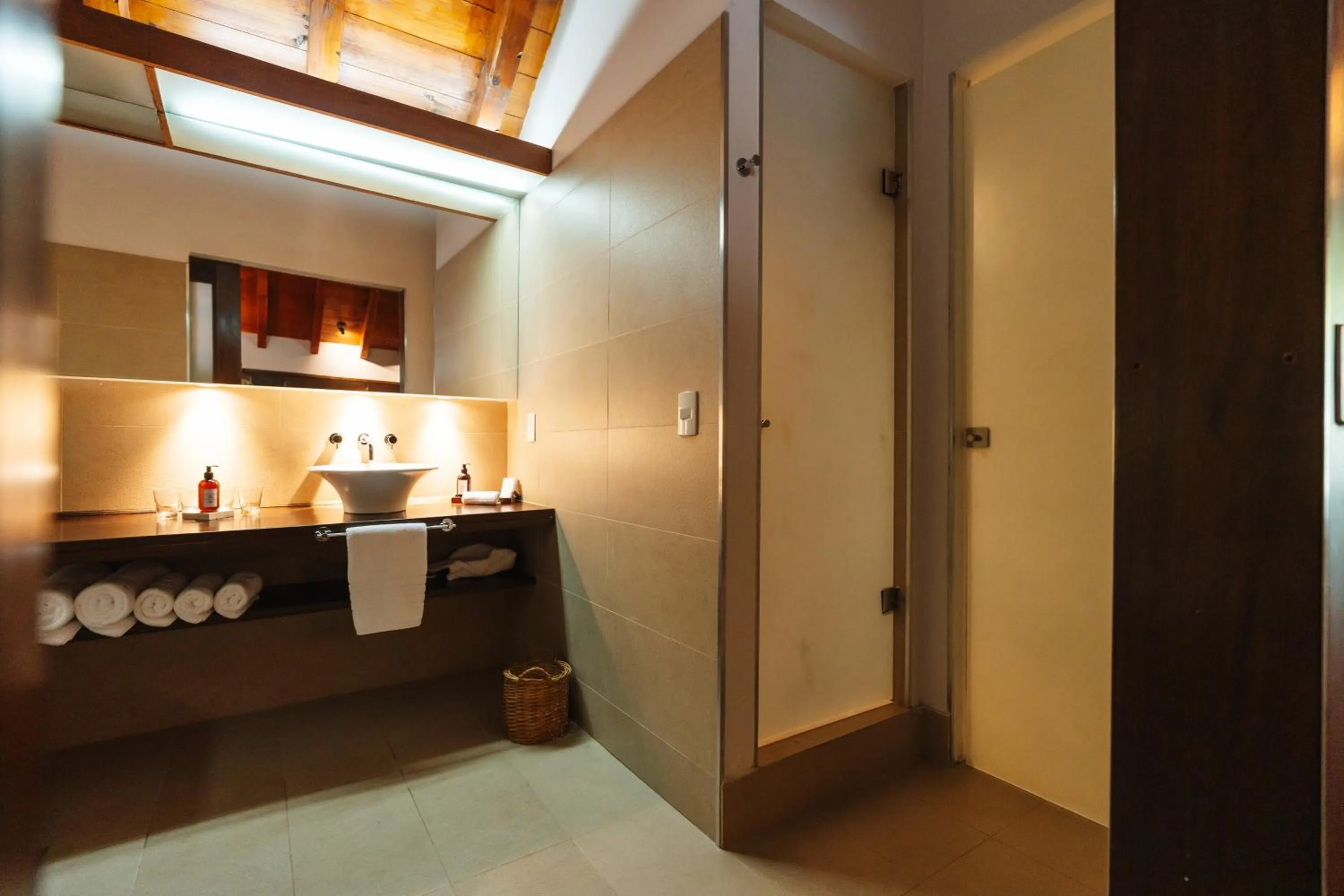 Bathroom, Bed in Loi Suites Chapelco Hotel