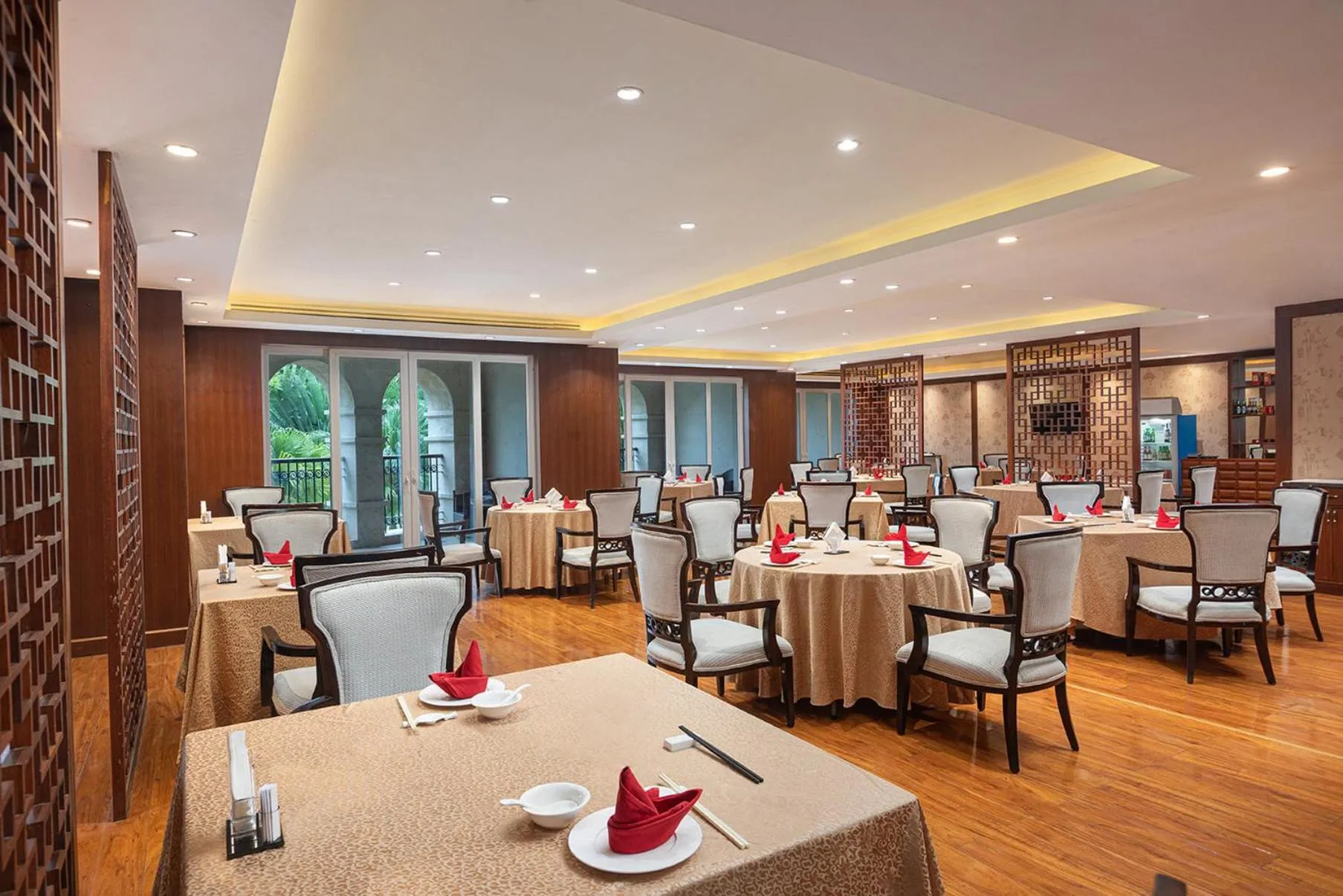 Restaurant/places to eat in Crowne Plaza Resort Sanya Bay by IHG