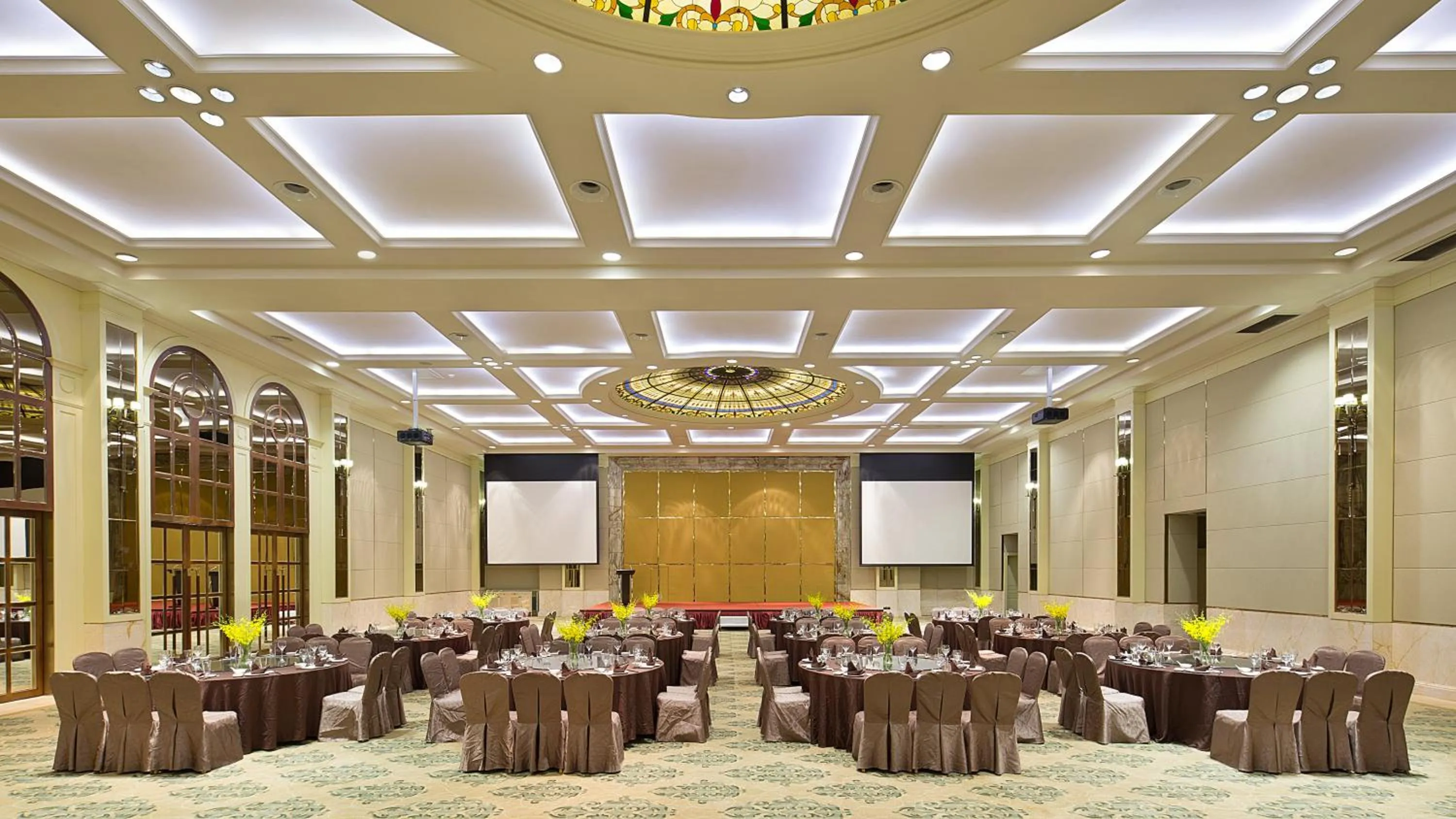 Meeting/conference room in Crowne Plaza Resort Sanya Bay by IHG
