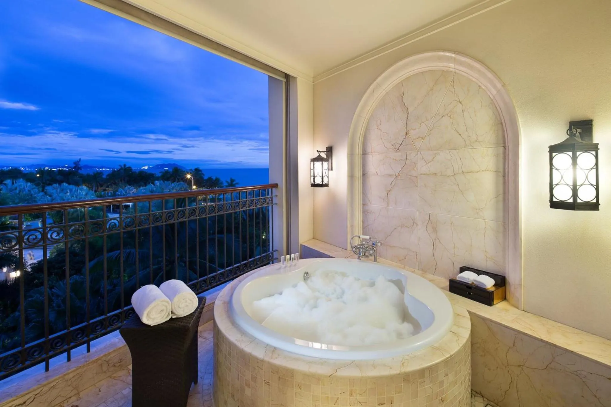 Photo of the whole room in Crowne Plaza Resort Sanya Bay by IHG