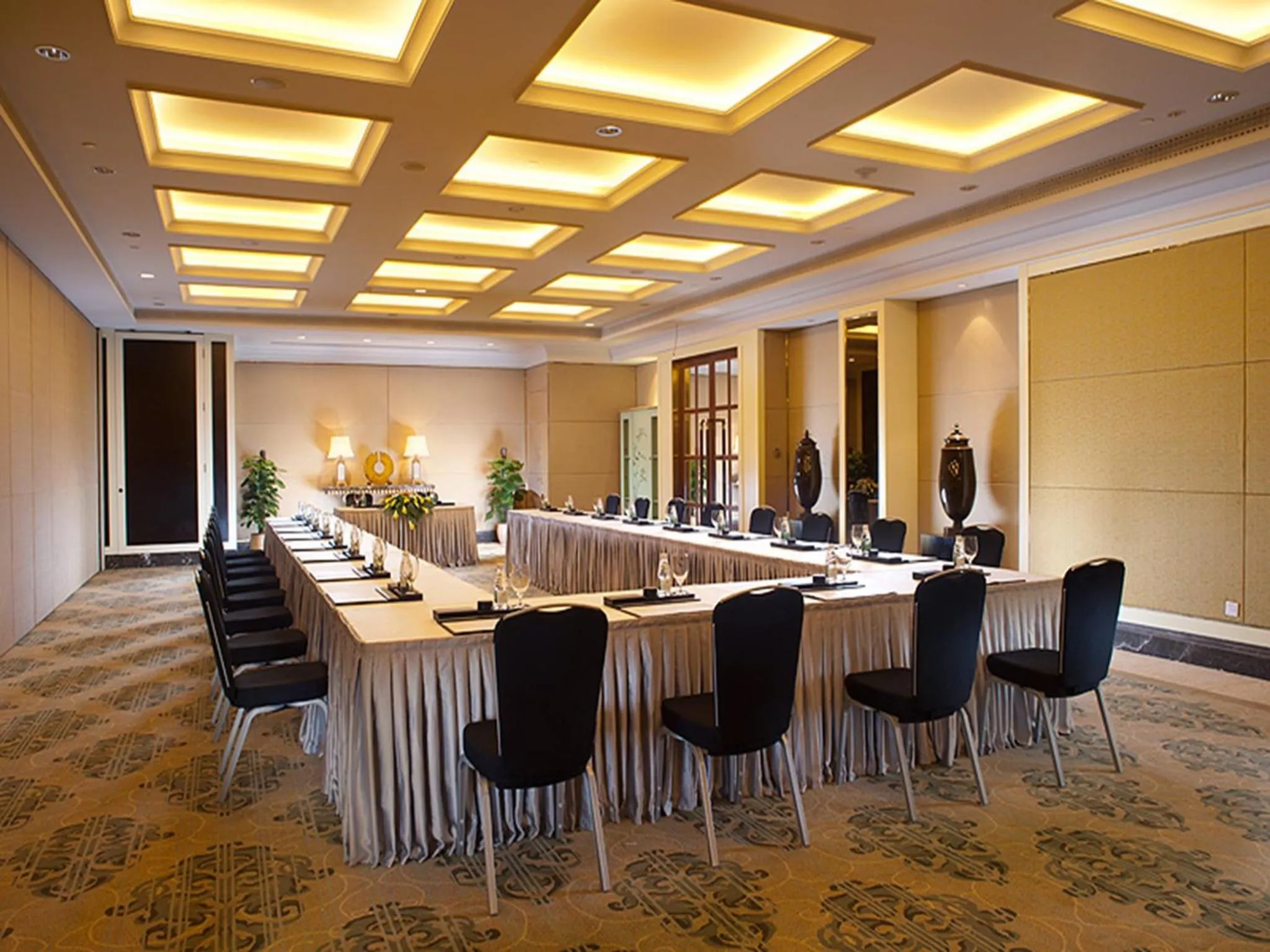 Meeting/conference room in Crowne Plaza Resort Sanya Bay by IHG