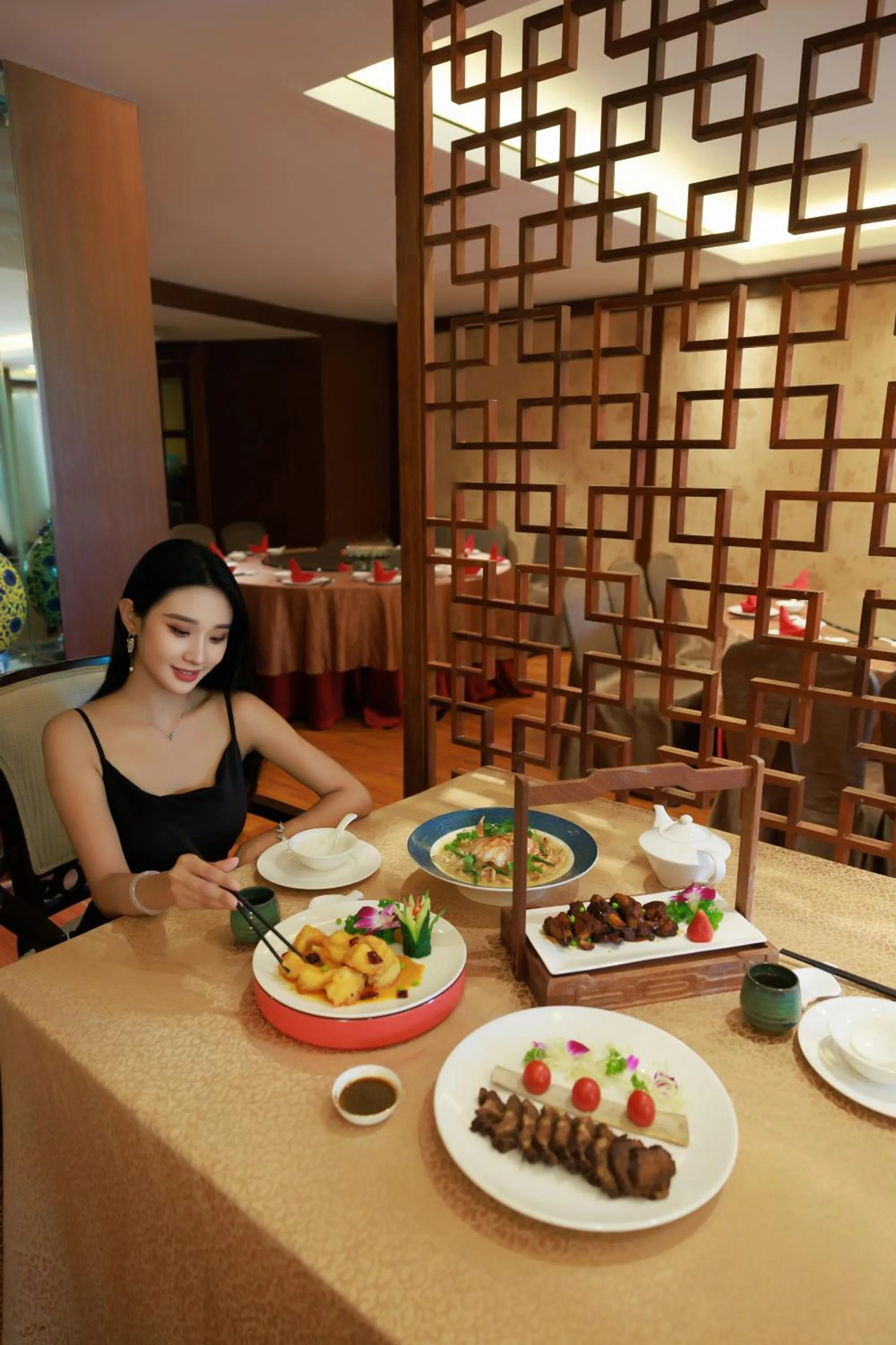 Restaurant/places to eat in Crowne Plaza Resort Sanya Bay by IHG