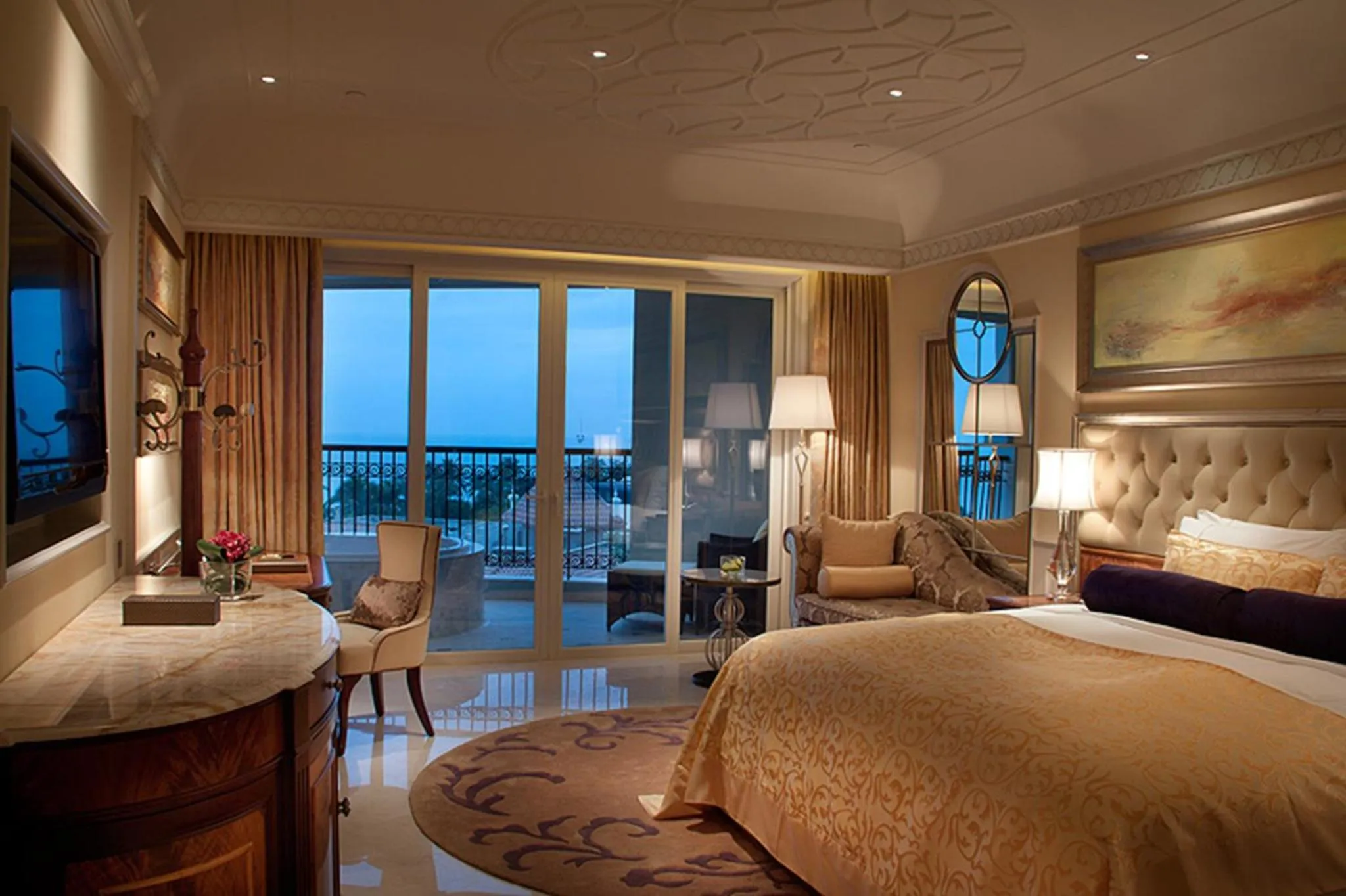 Photo of the whole room, Bed in Crowne Plaza Resort Sanya Bay by IHG