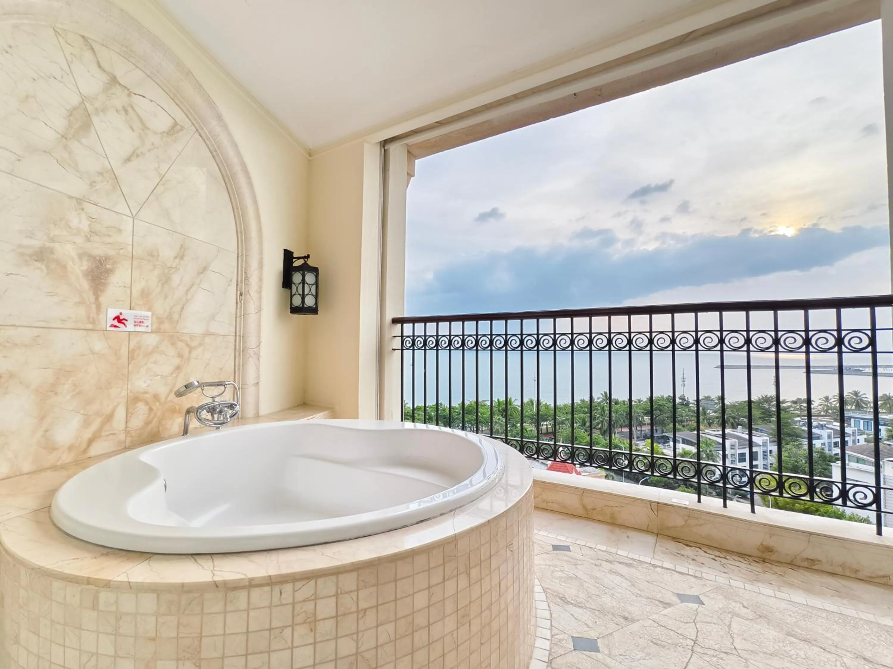 Balcony/Terrace in Crowne Plaza Resort Sanya Bay by IHG