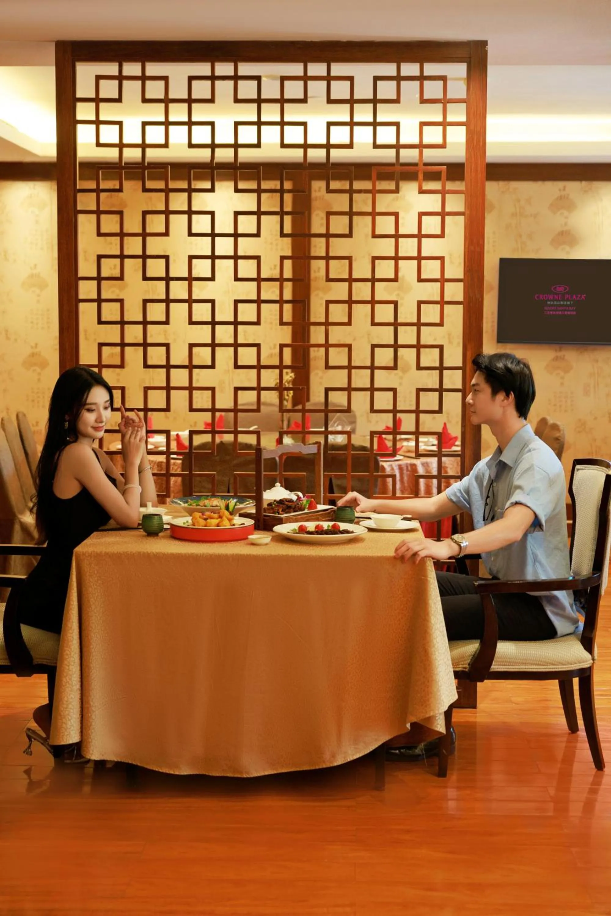 Restaurant/places to eat in Crowne Plaza Resort Sanya Bay by IHG