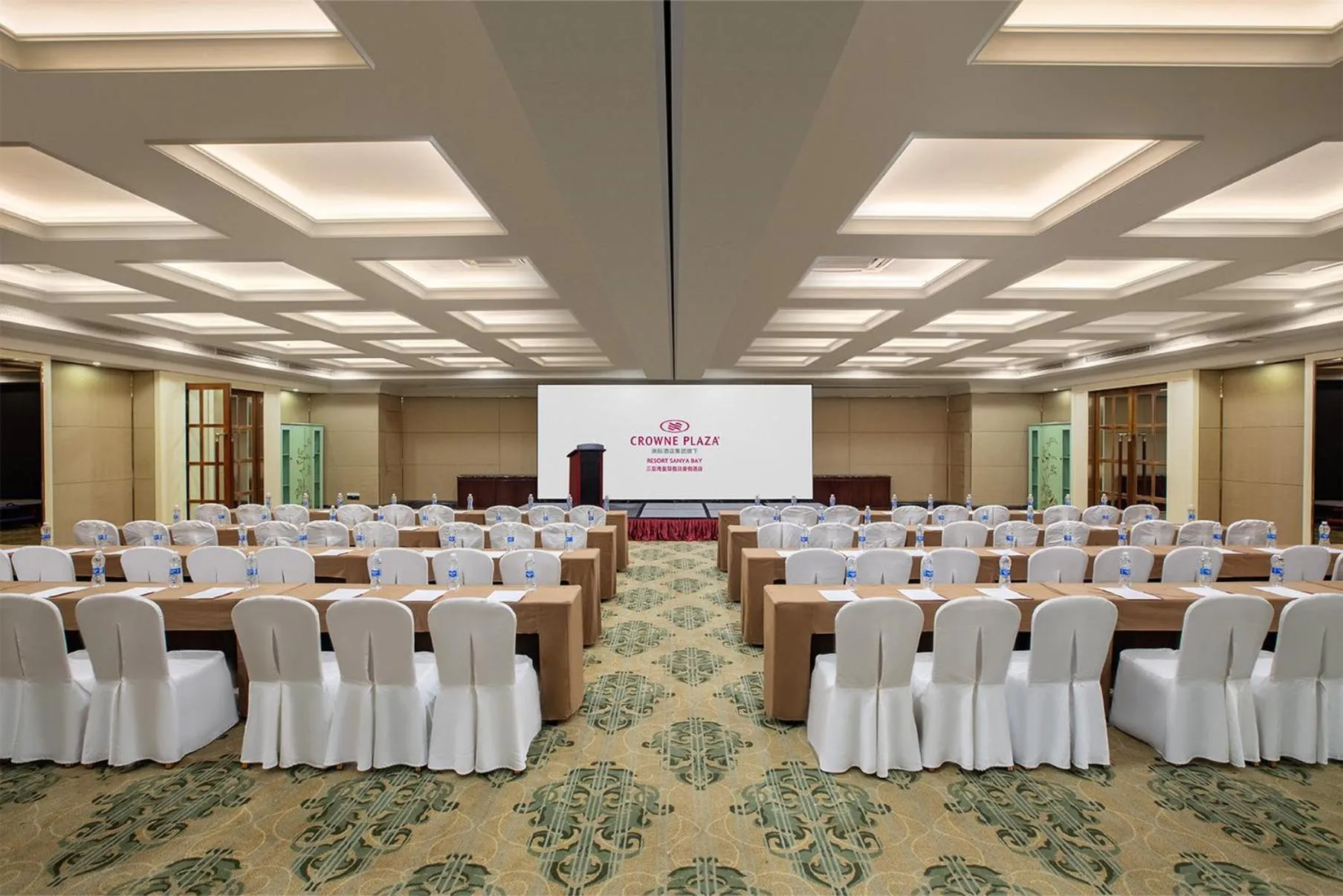 Meeting/conference room in Crowne Plaza Resort Sanya Bay by IHG