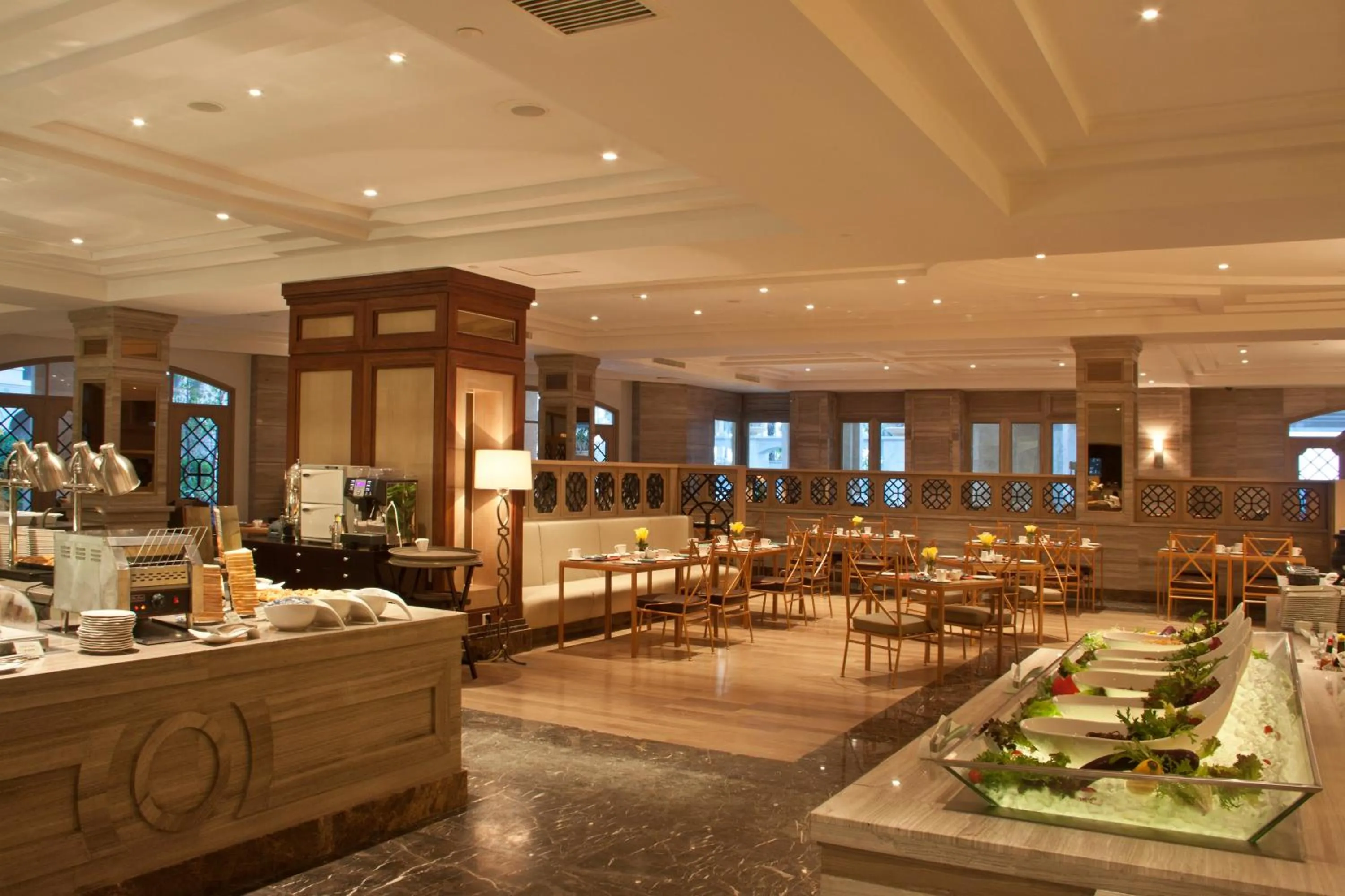 Breakfast in Crowne Plaza Resort Sanya Bay by IHG