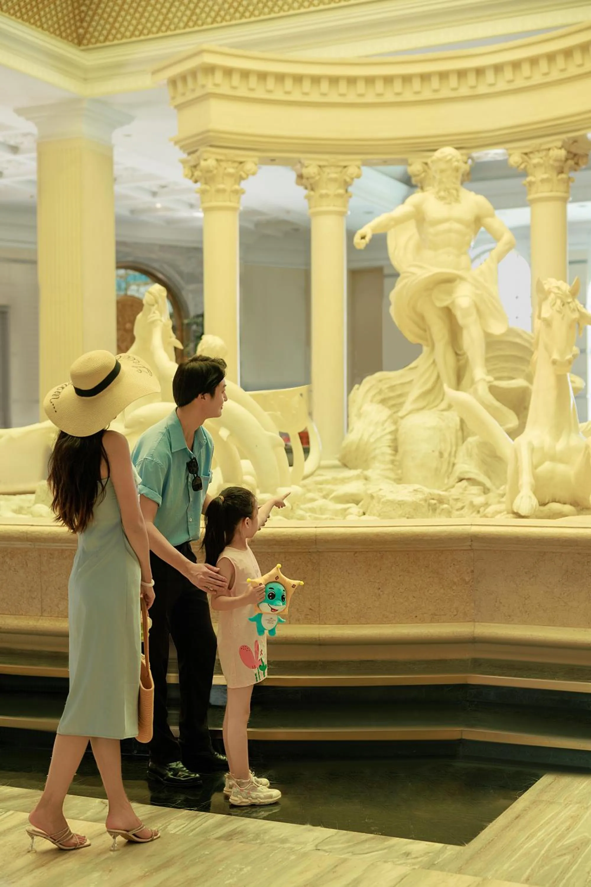 Lobby or reception in Crowne Plaza Resort Sanya Bay by IHG