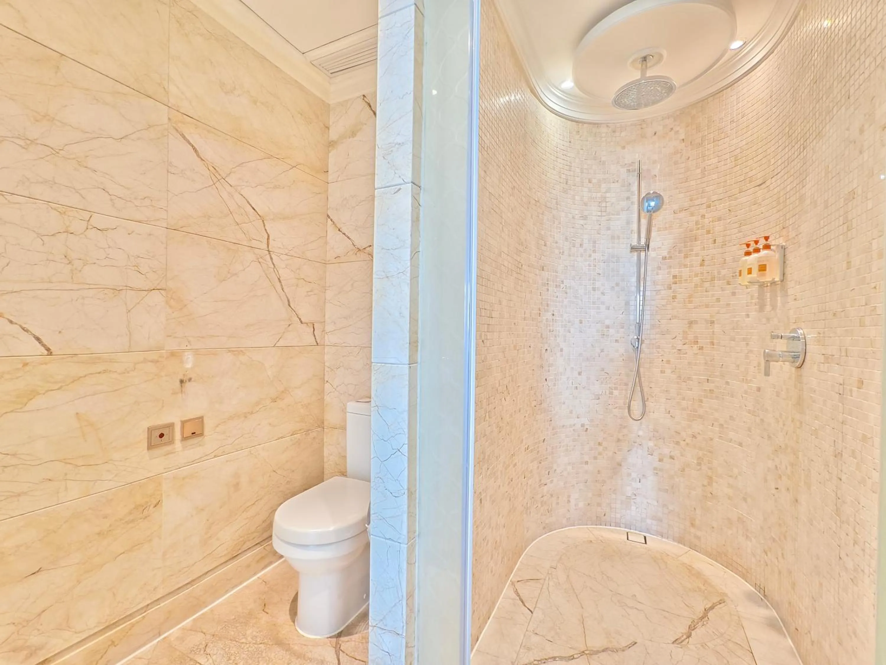 Toilet in Crowne Plaza Resort Sanya Bay by IHG