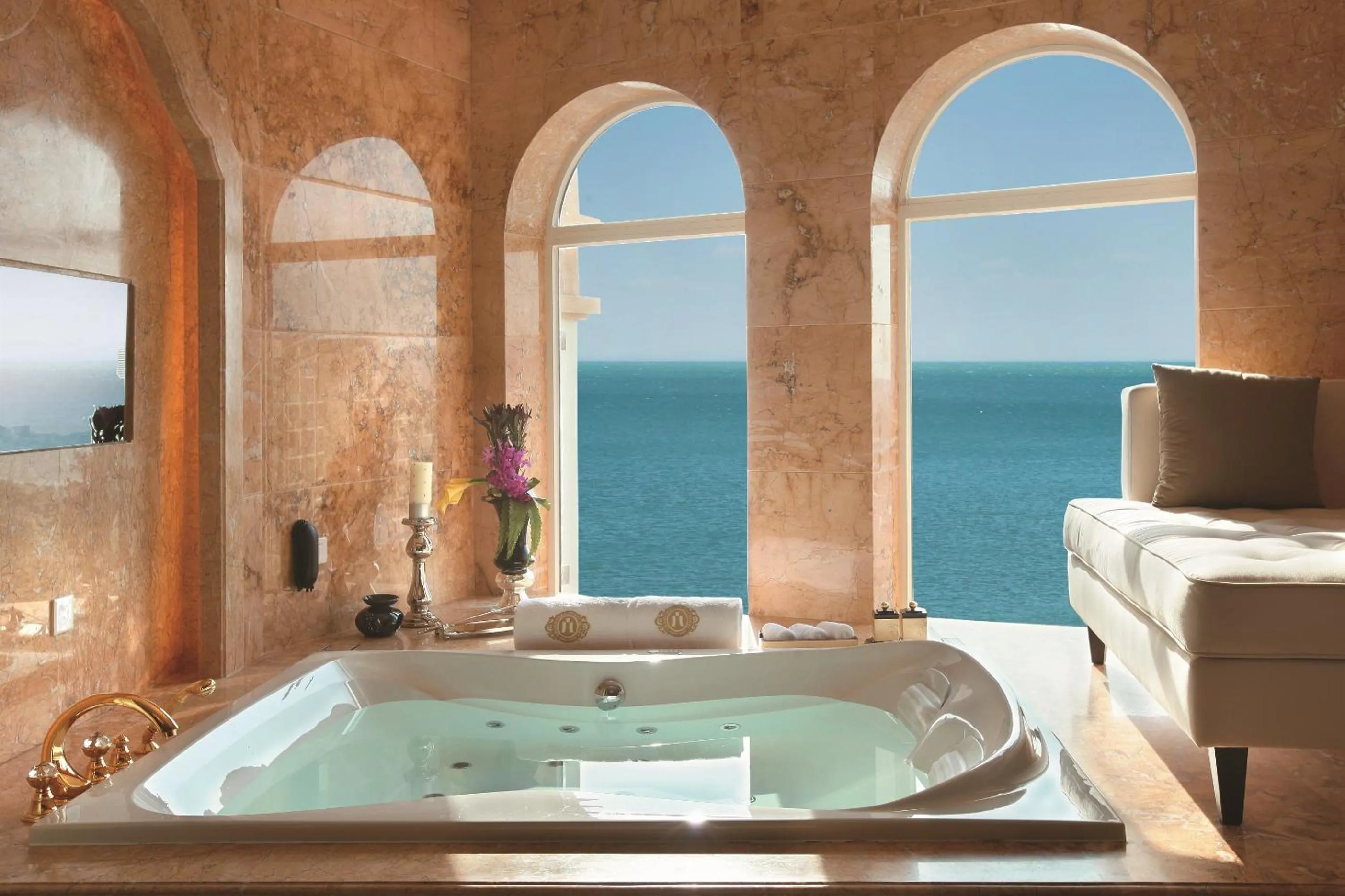 Photo of the whole room in Crowne Plaza Resort Sanya Bay by IHG