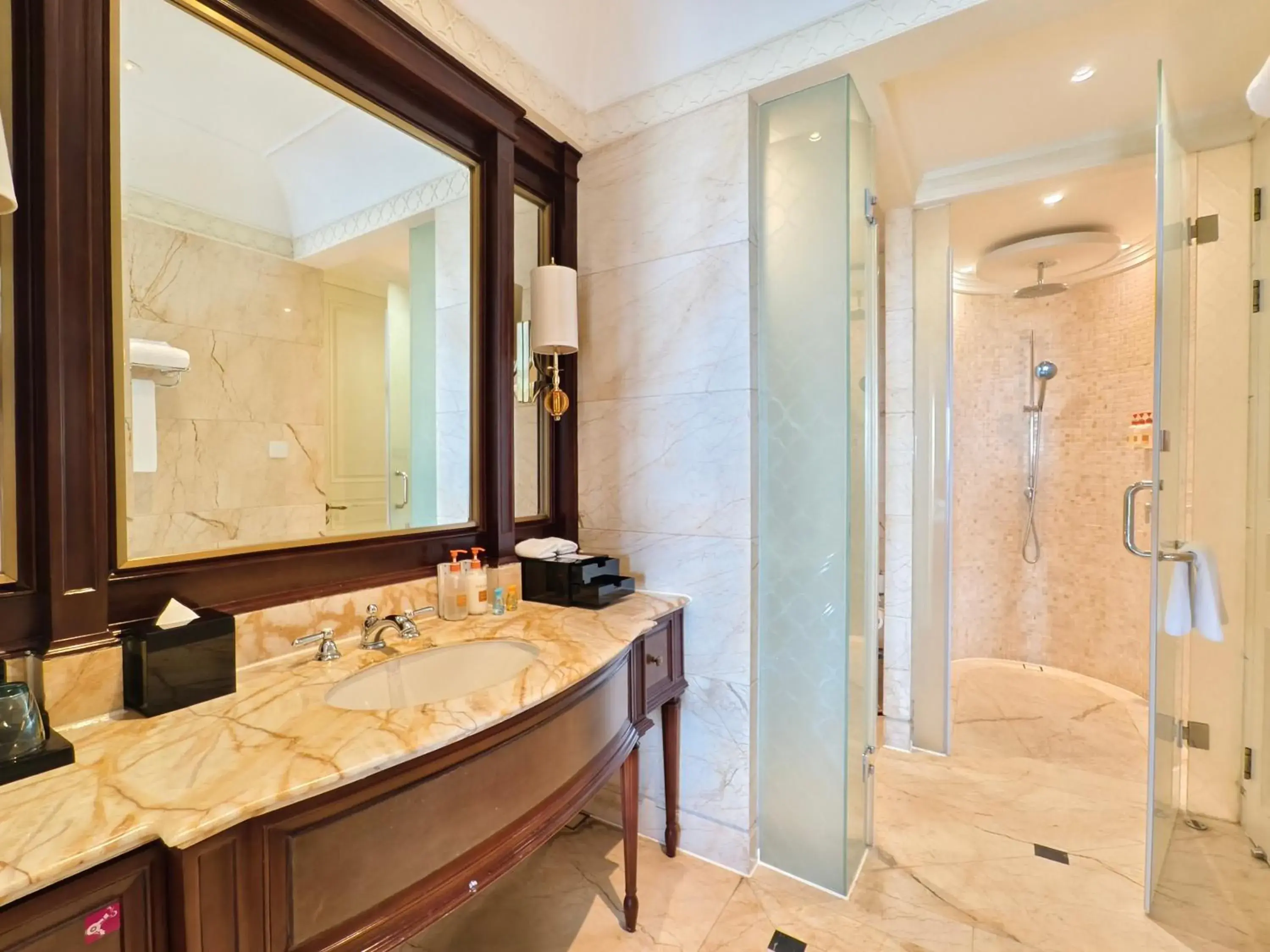Premium King Room with Garden View in Crowne Plaza Resort Sanya Bay by IHG Premium King Room with Garden View in Crowne Plaza Resort Sanya Bay by IHG