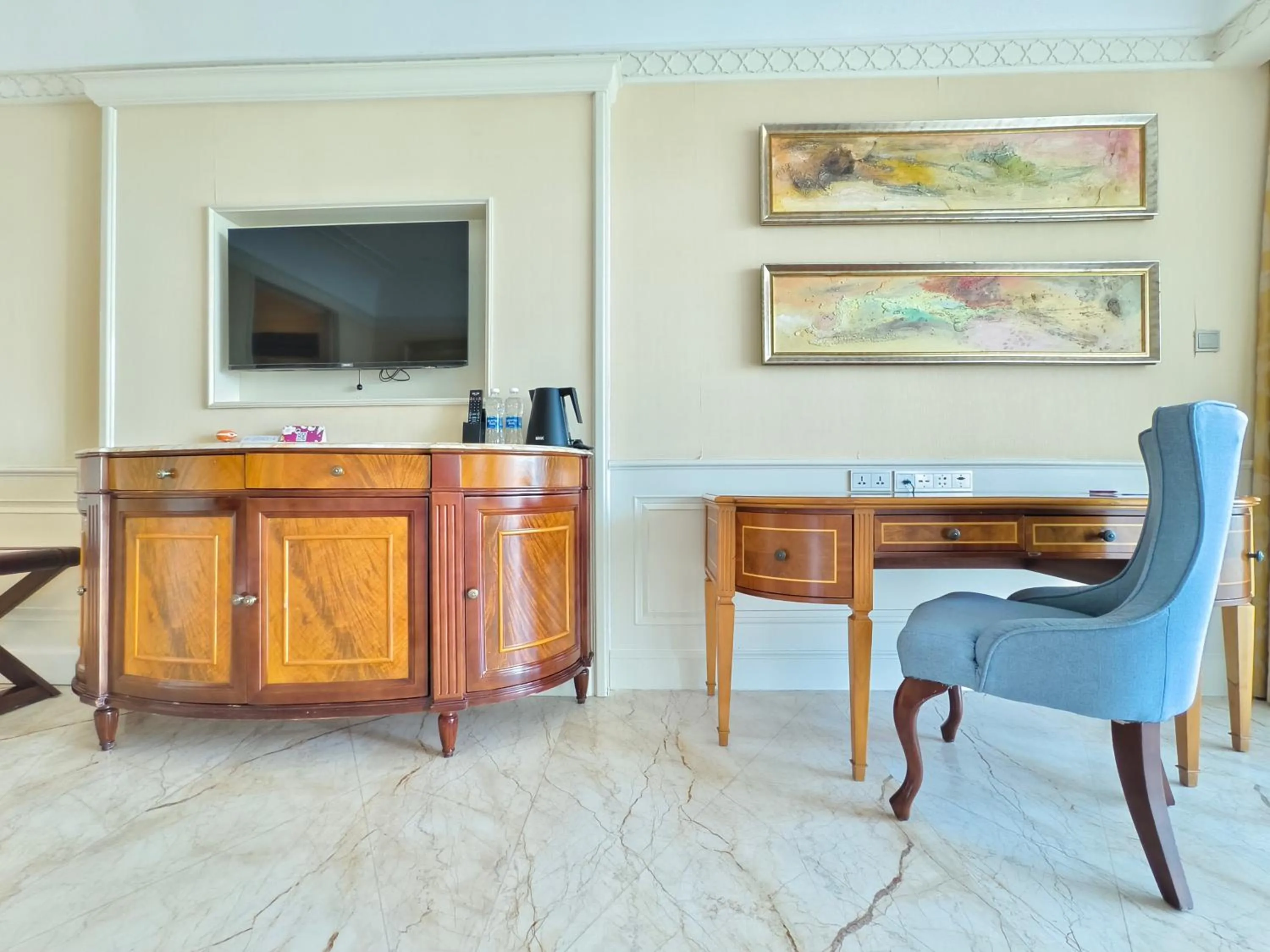 Living room in Crowne Plaza Resort Sanya Bay by IHG