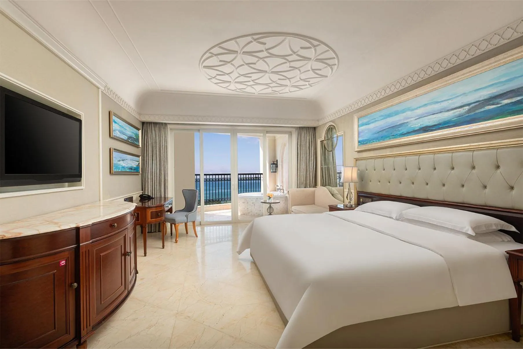 Photo of the whole room, Bed in Crowne Plaza Resort Sanya Bay by IHG