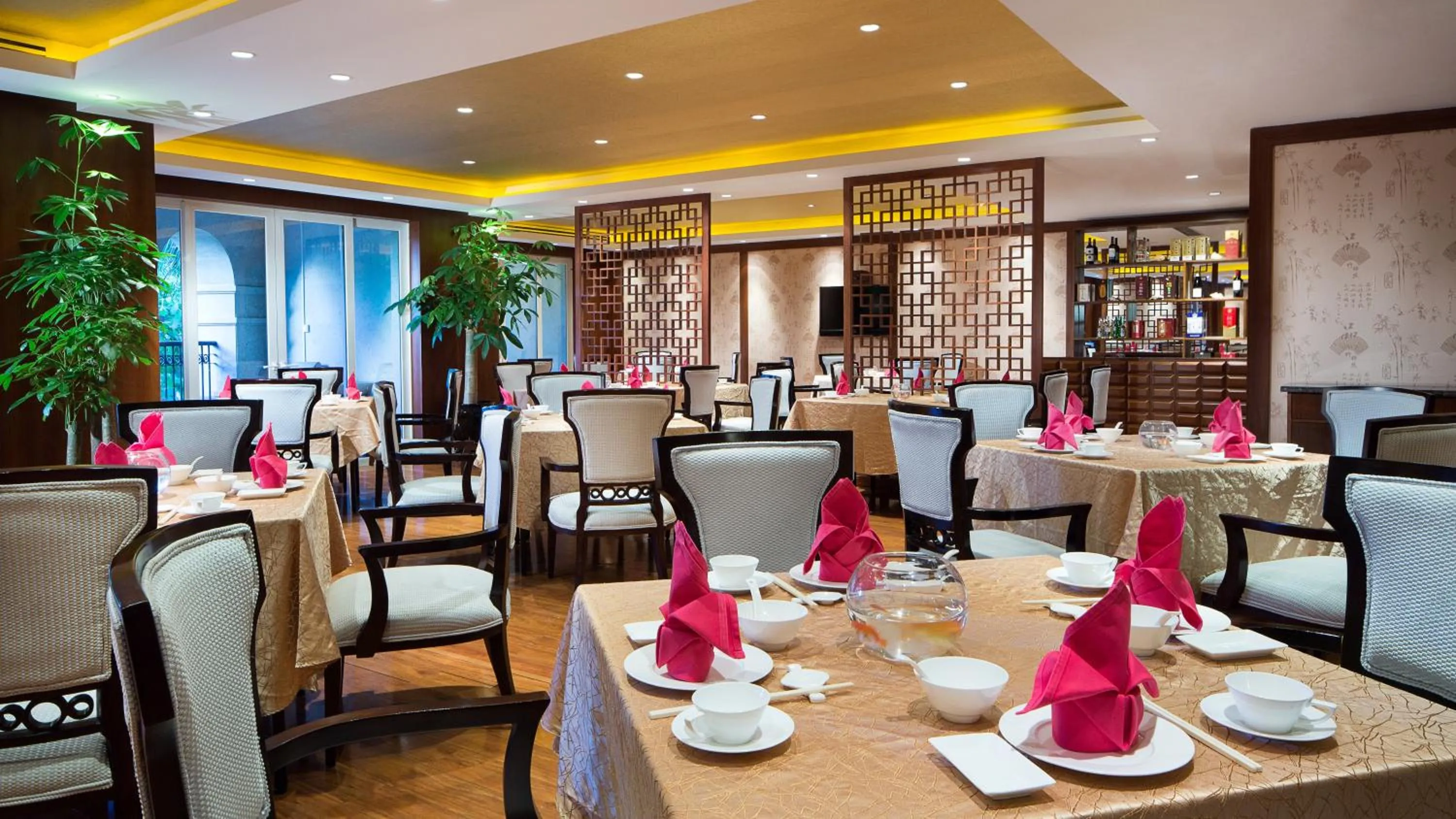 Restaurant/places to eat in Crowne Plaza Resort Sanya Bay by IHG