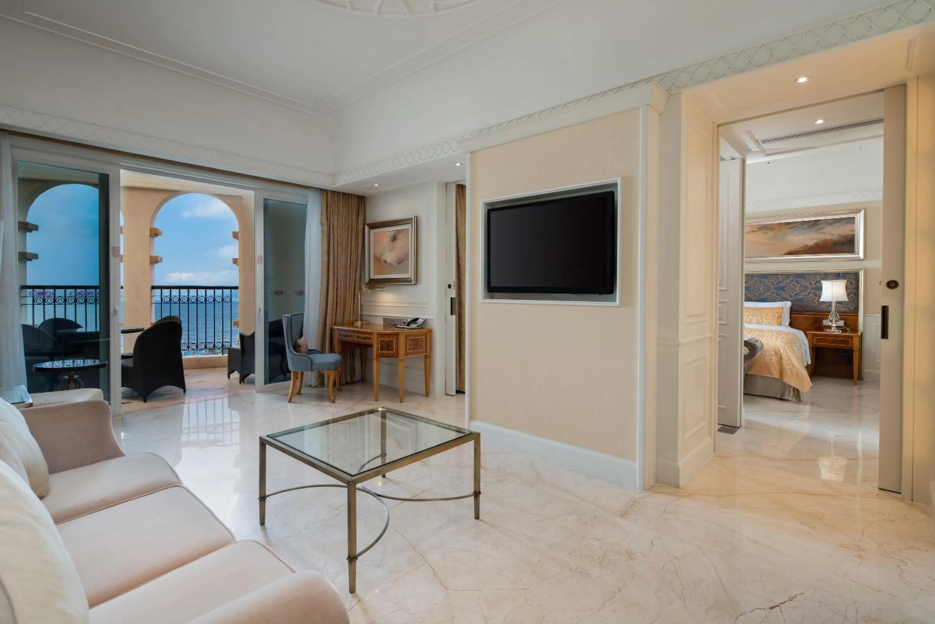 Photo of the whole room in Crowne Plaza Resort Sanya Bay by IHG