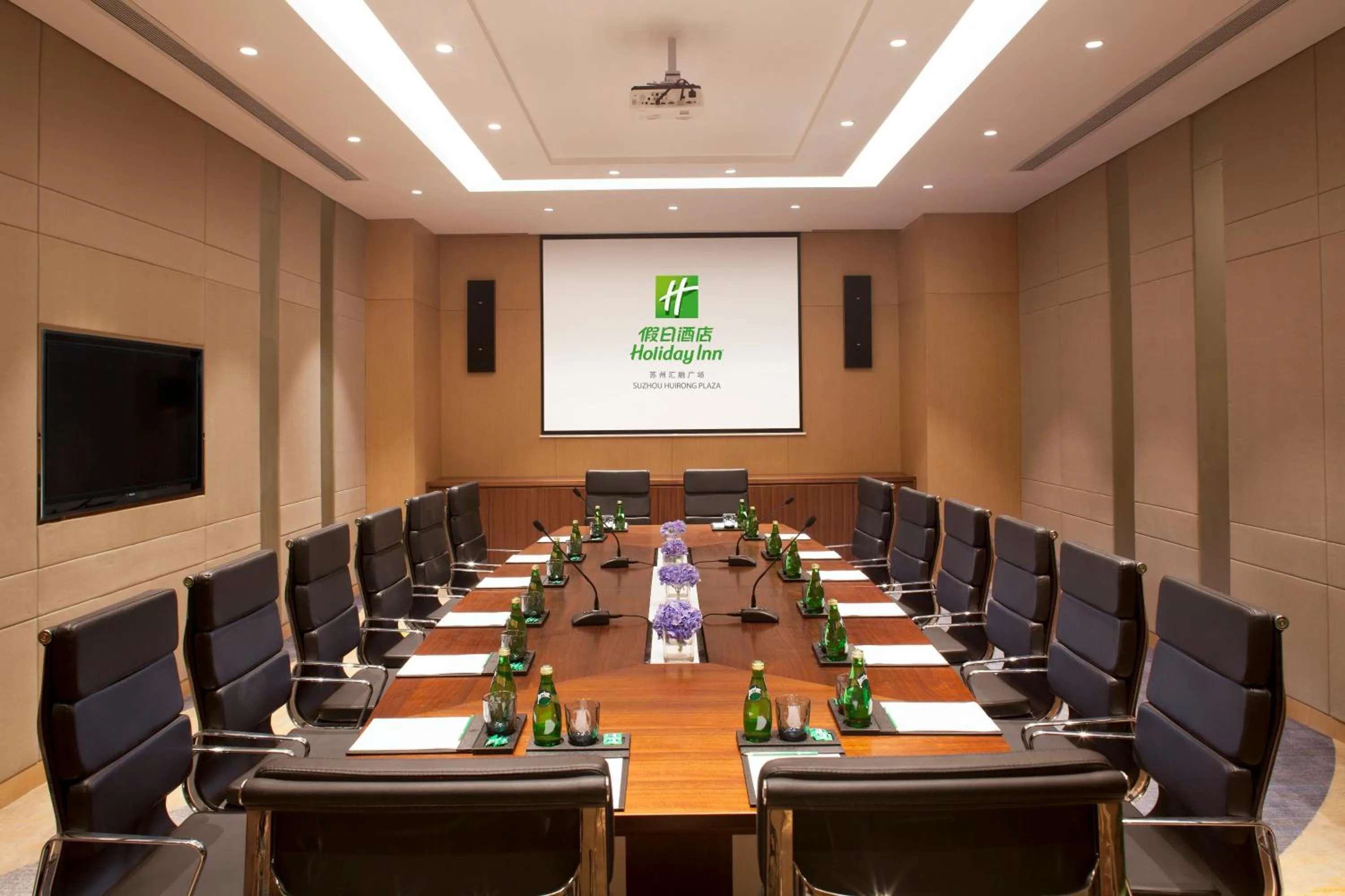 Meeting/conference room in Holiday Inn Suzhou Huirong Plaza by IHG